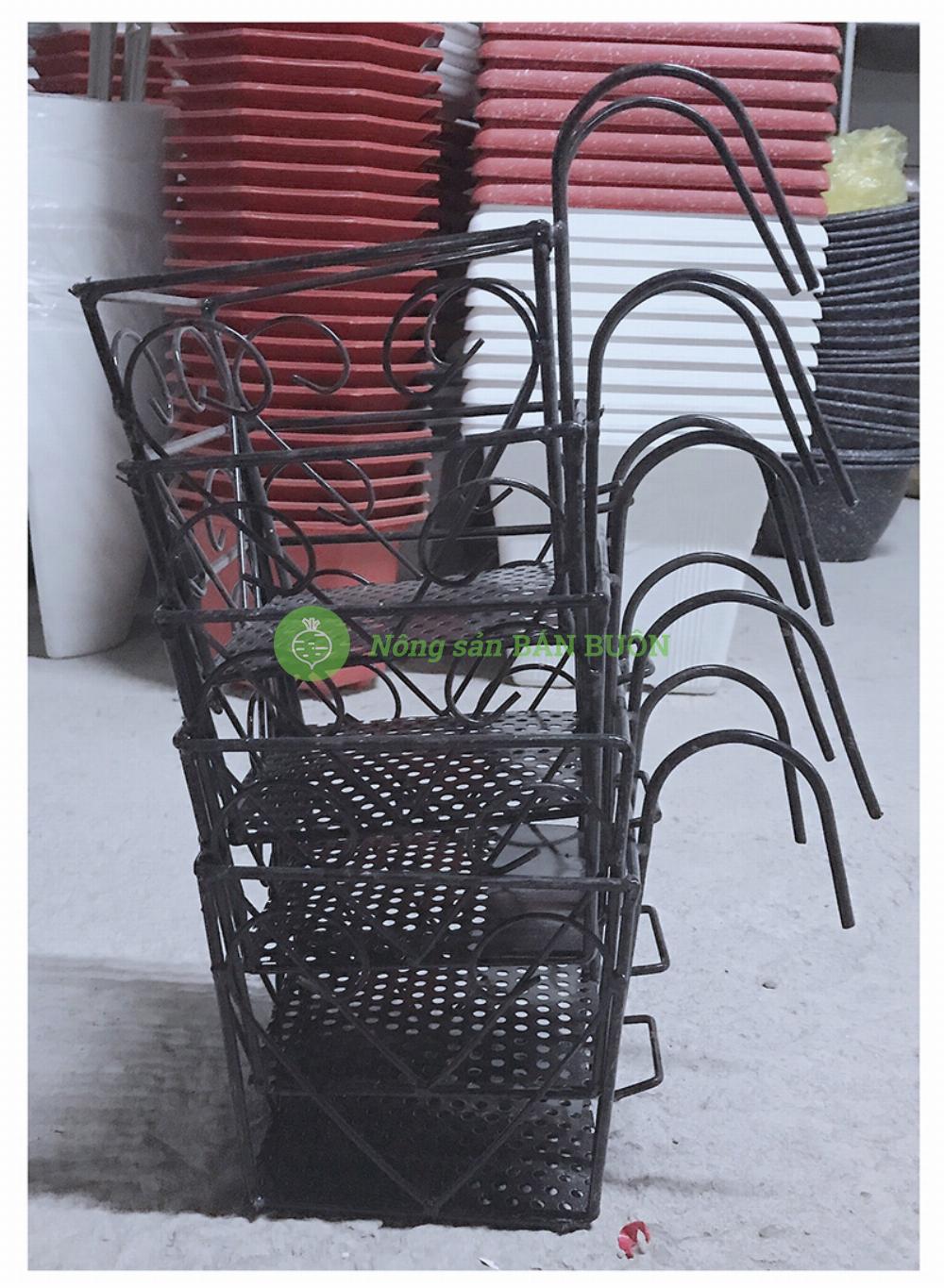 5 Giỏ Sắt Treo Chậu Hoa Ban Công Hình Vuông Kích Thước: 16x14cm - Màu Đen