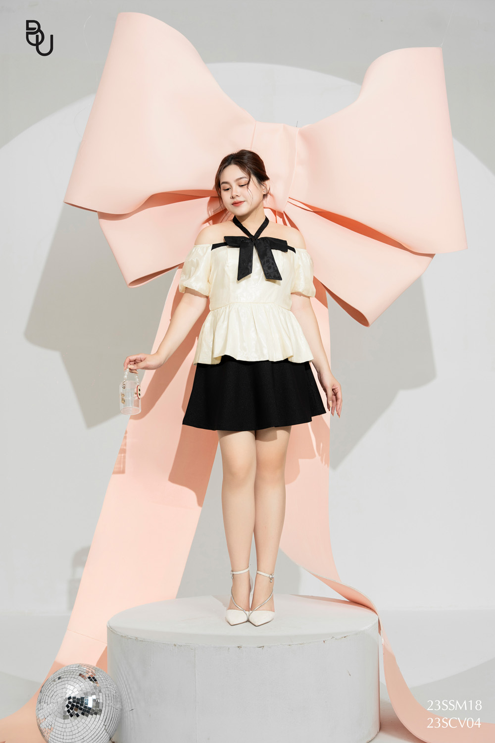Áo peplum cổ yếm phối đen BIGSIZE (55kg đến 95kg) - 23SSM18 - [BUstu Bigsize]