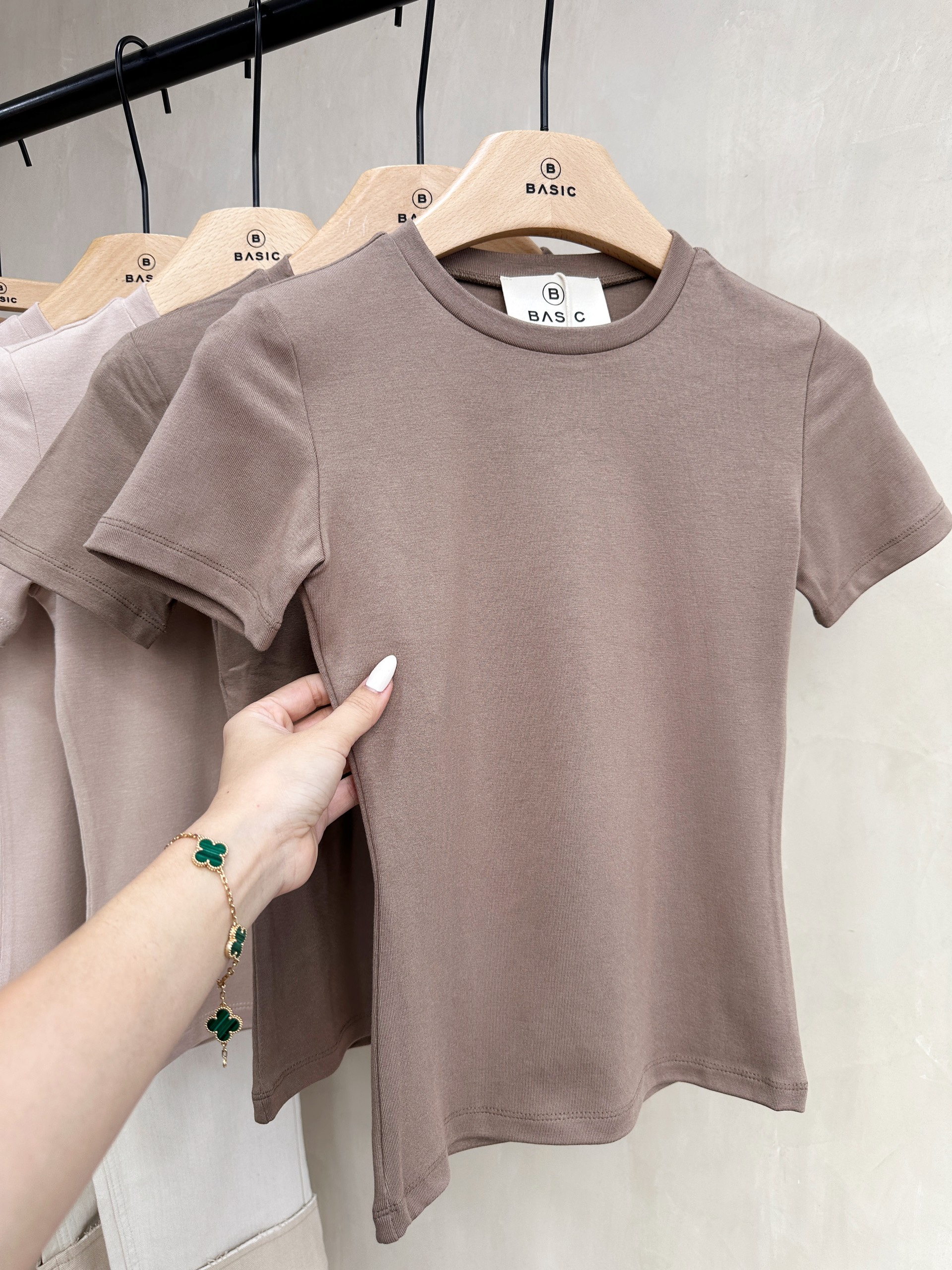 Áo thun tay ngắn trơn BASIC BERY TOP