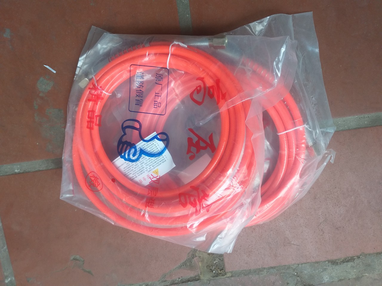 Dây bơm keo chống thấm PU-EPOXY