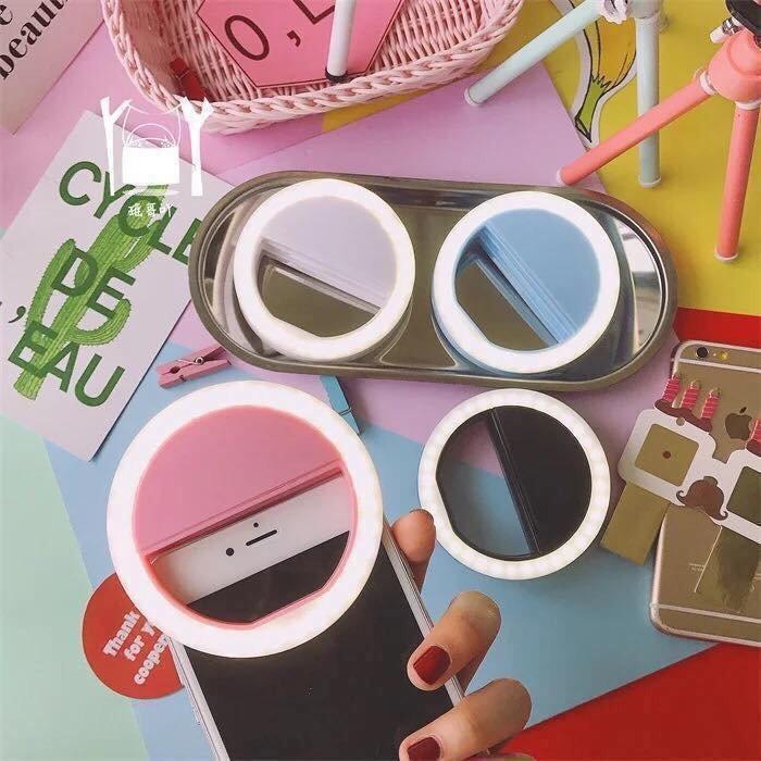 Đèn selfie kẹp điện thoại chụp ảnh ( giao màu ngẫu nhiên )