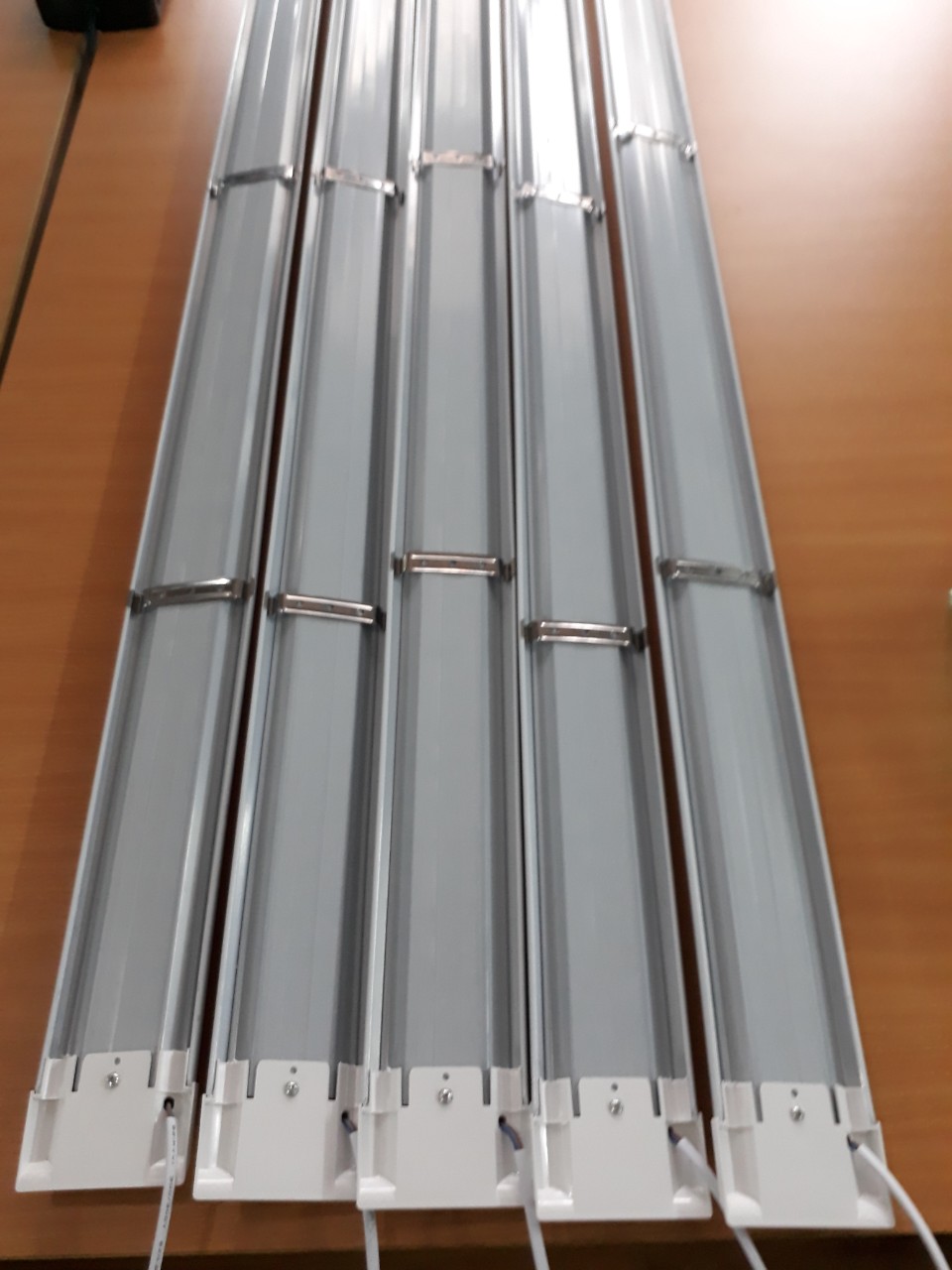 20 ĐÈN LED ỐP TƯỜNG 1,2M - 36W