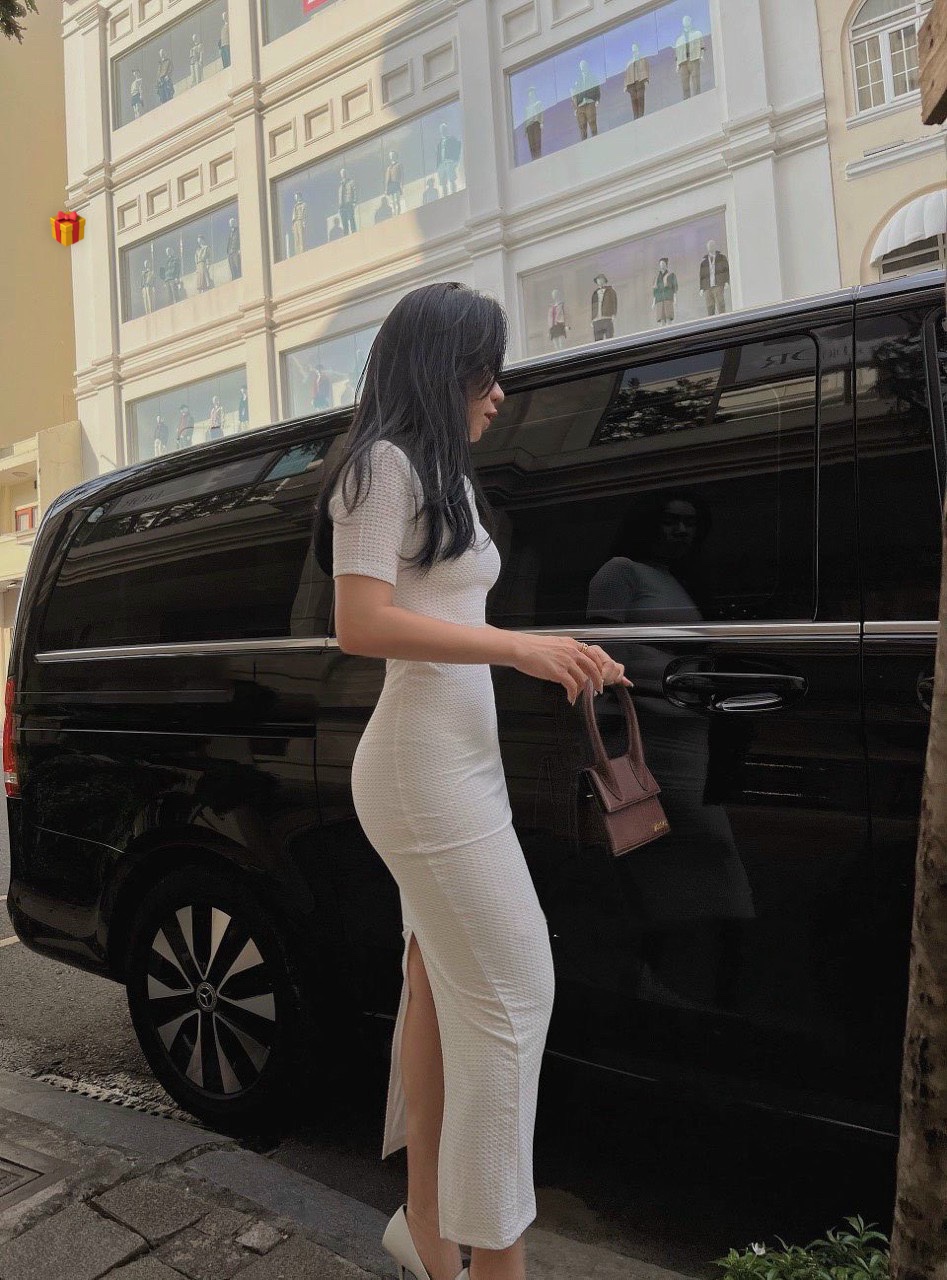 Đầm gân xốp tay ngắn cổ tròn ôm body dáng dài trơn xẻ tà sau cực xinh