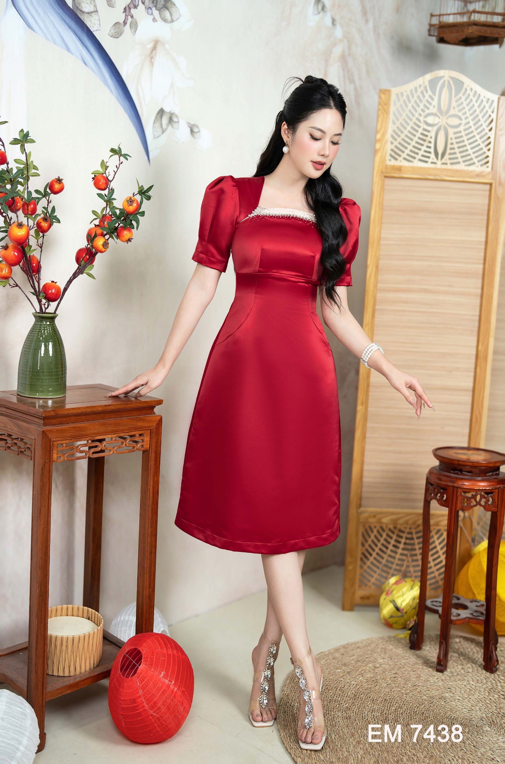 Đầm EMY EM7438 Xoè Đỏ Cổ Cách Điệu