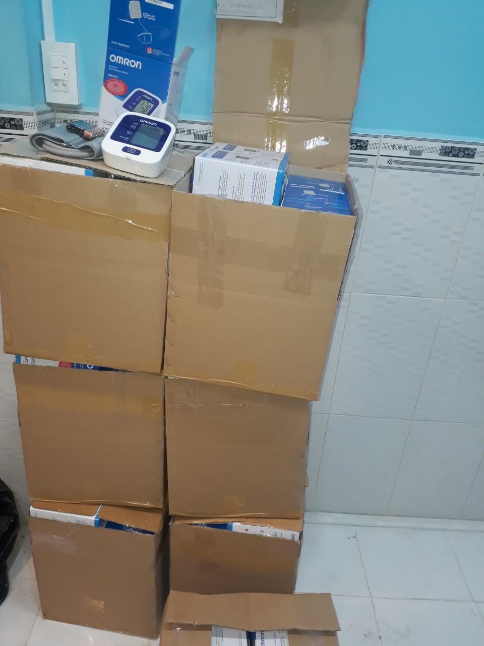 [HCM]Máy đo huyết áp bắp tay OMRON HEM 8712