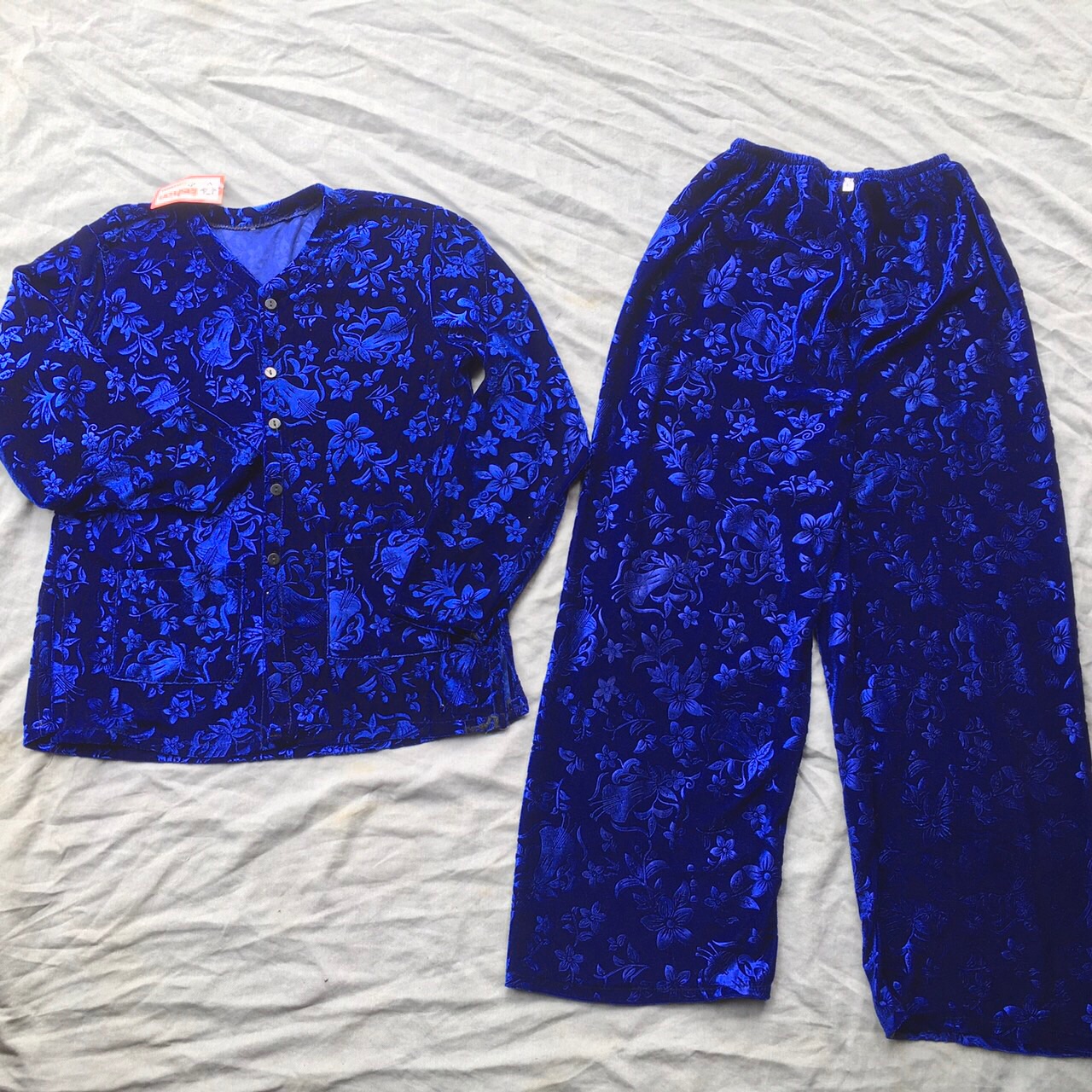 Bộ bà già túi Nhung hoa ép tay dài size 40-65kg(khách coi phần mô tả dùm shop nhé)
