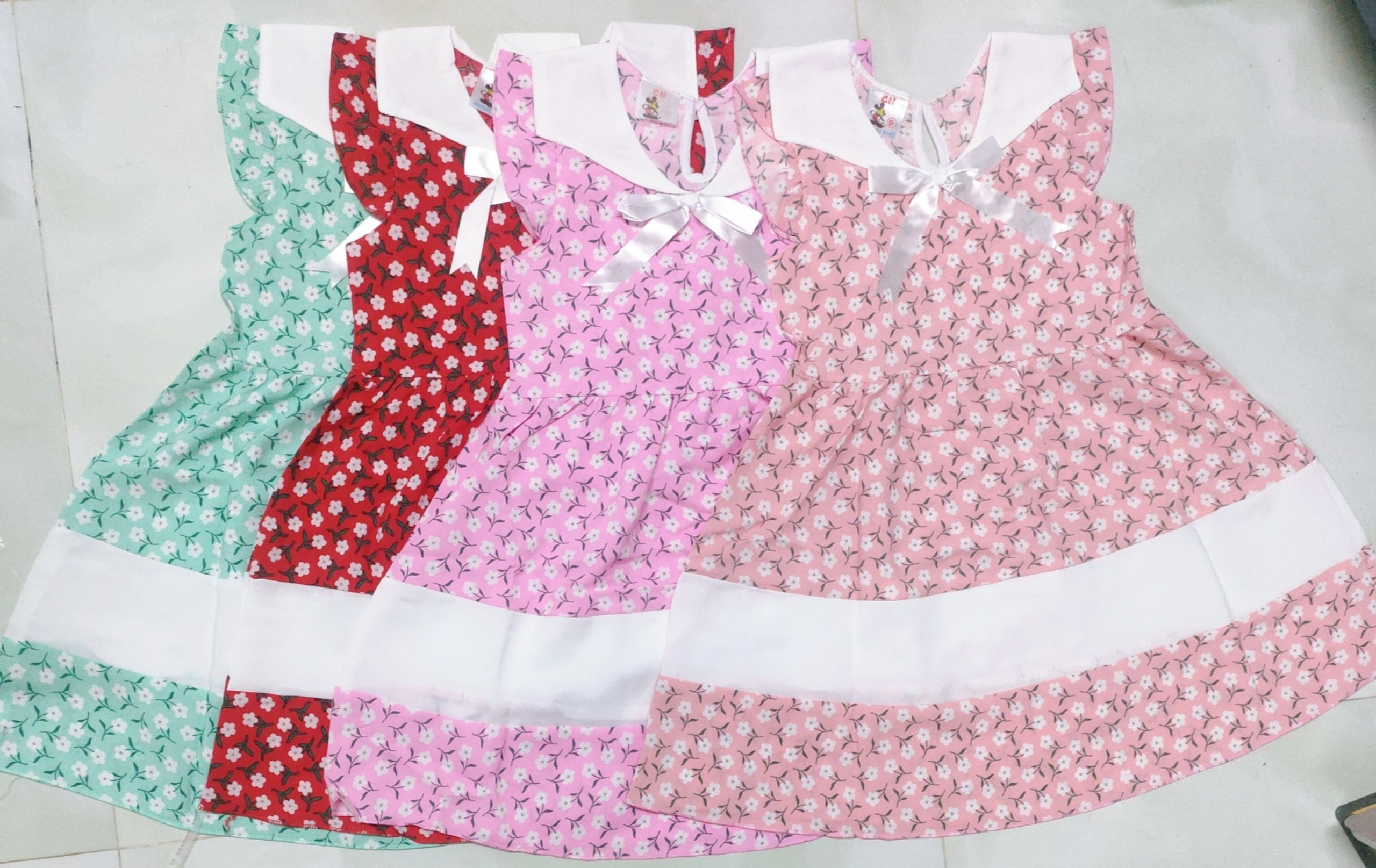 Đầm lụa  bé từ 8-16kg (giao màu ngẫu nhiên)