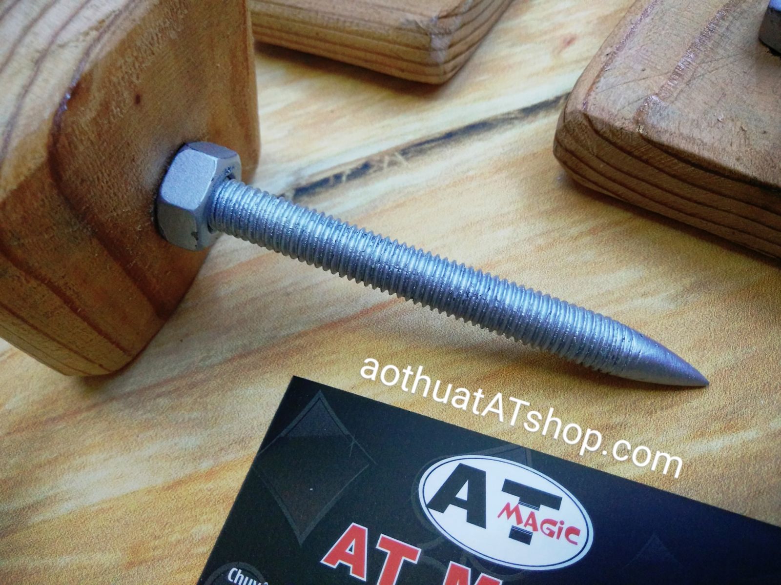 dụng cụ ảo thuật đập đinh