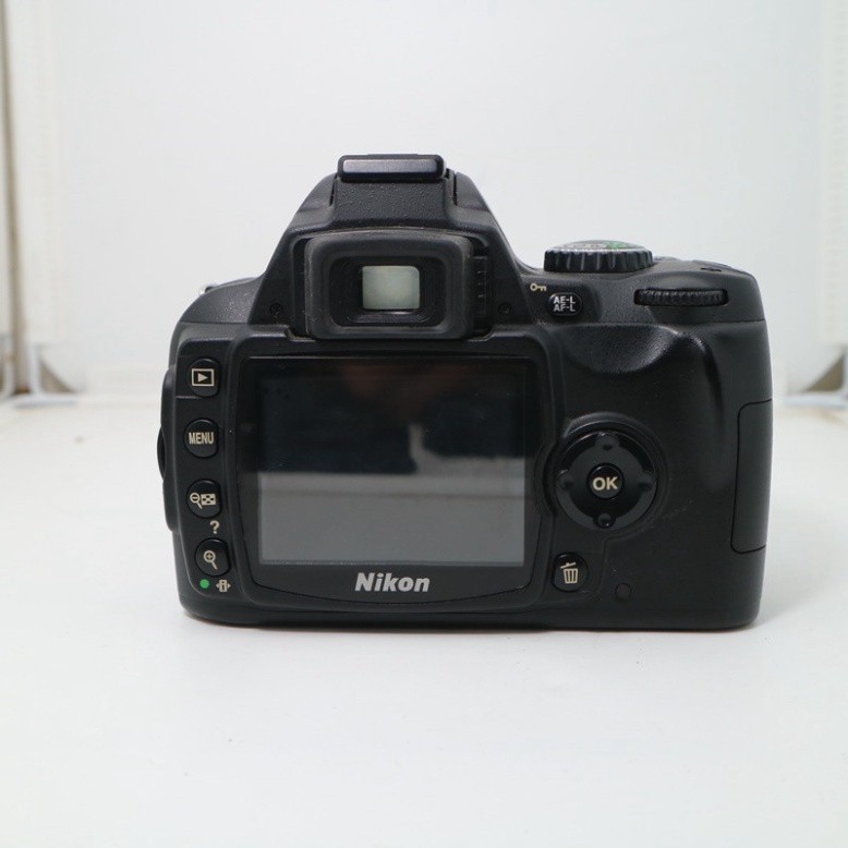 Máy ảnh nikon D40 kèm lens Kit 18-55