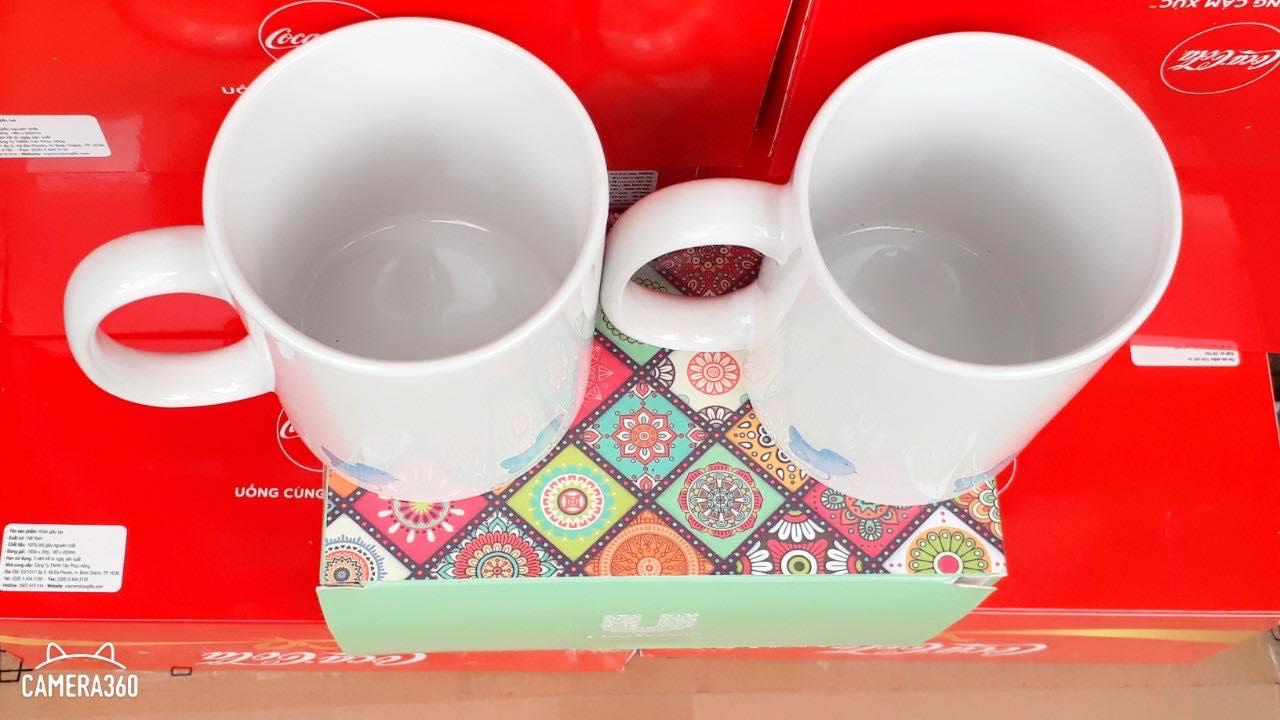 Ly sứ có quai hình chim
