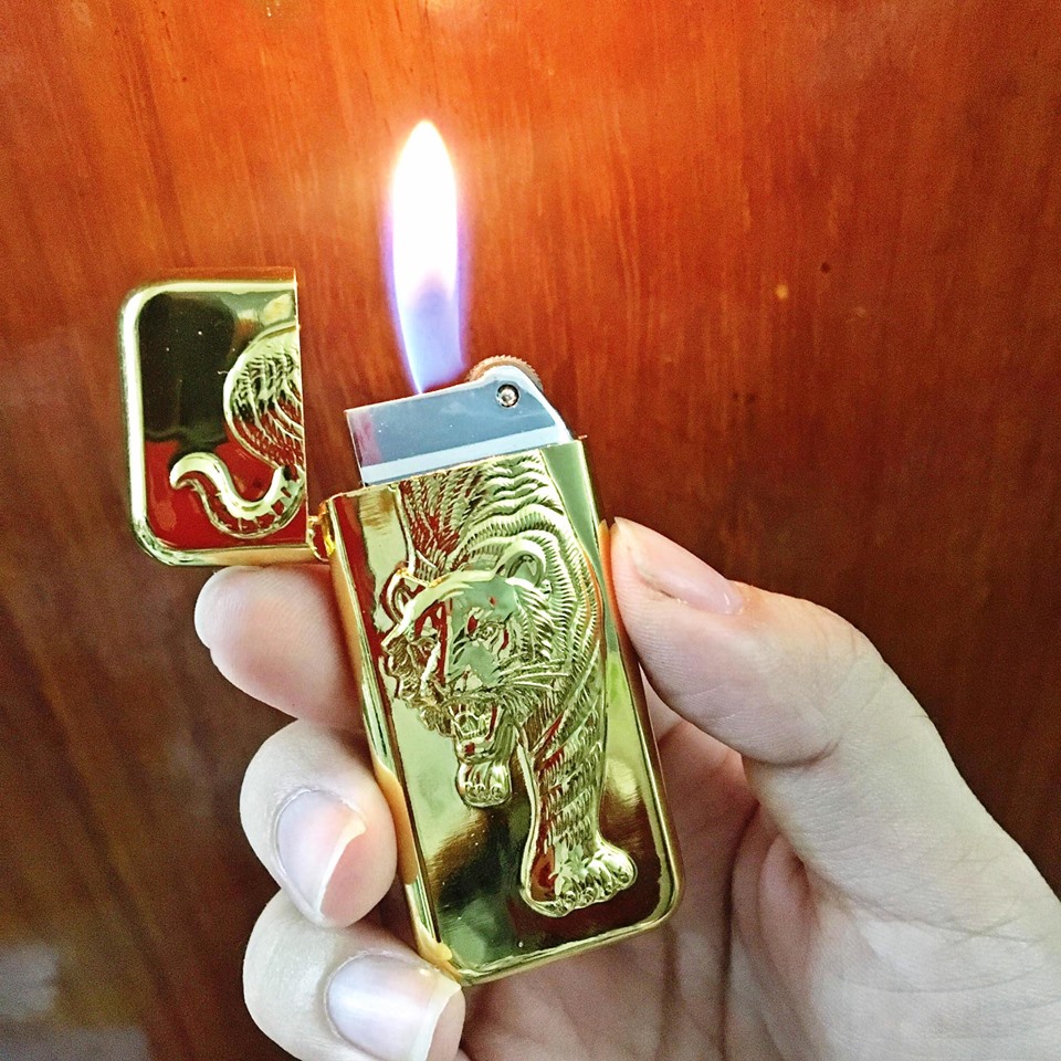 [HCM] Bật Lửa Gas Đá Dập Nổi Hình Cọp Vàng - Bạc