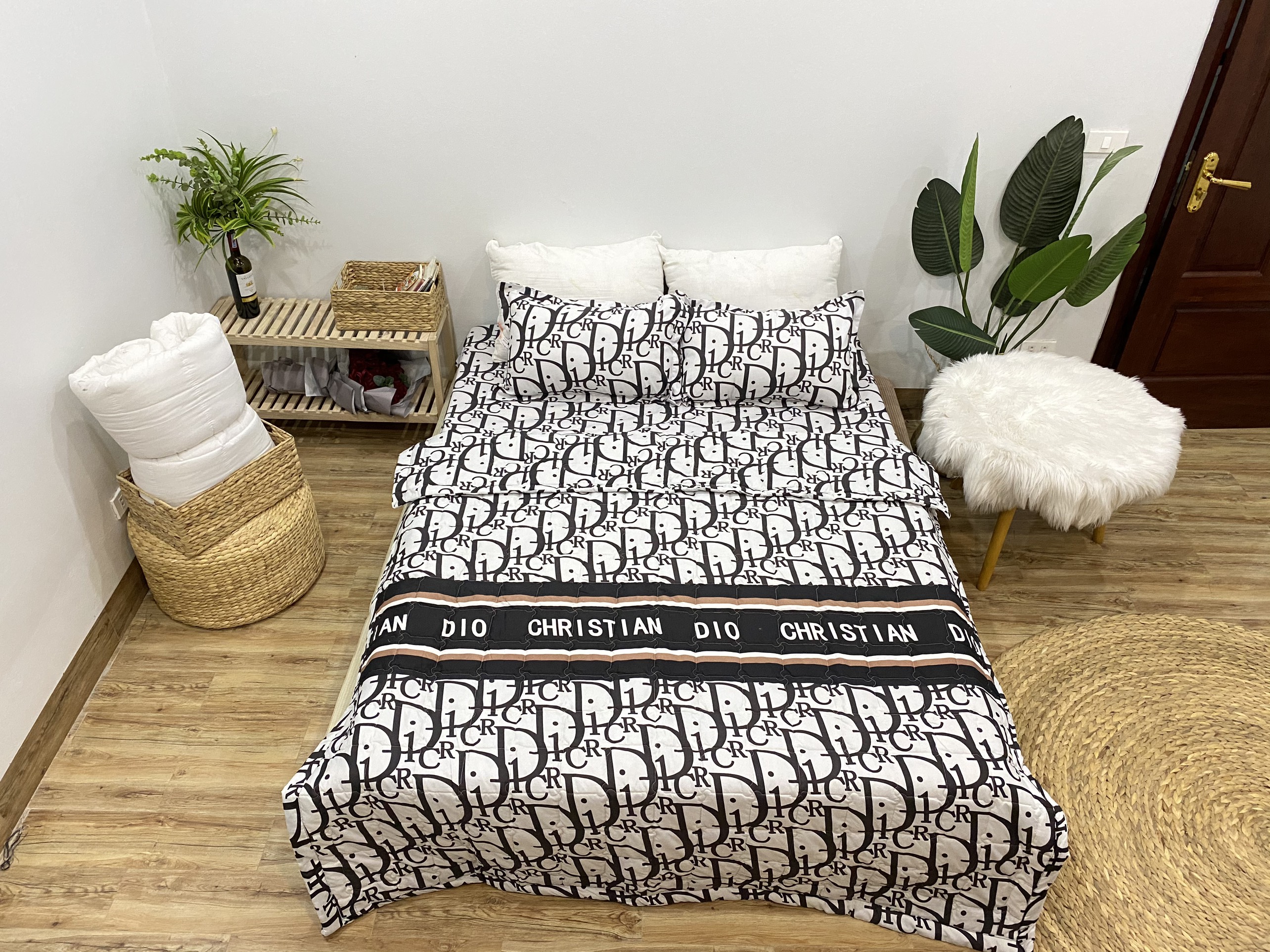 Bộ chăn ga gối 5 món- 4 món Dior trắng đen