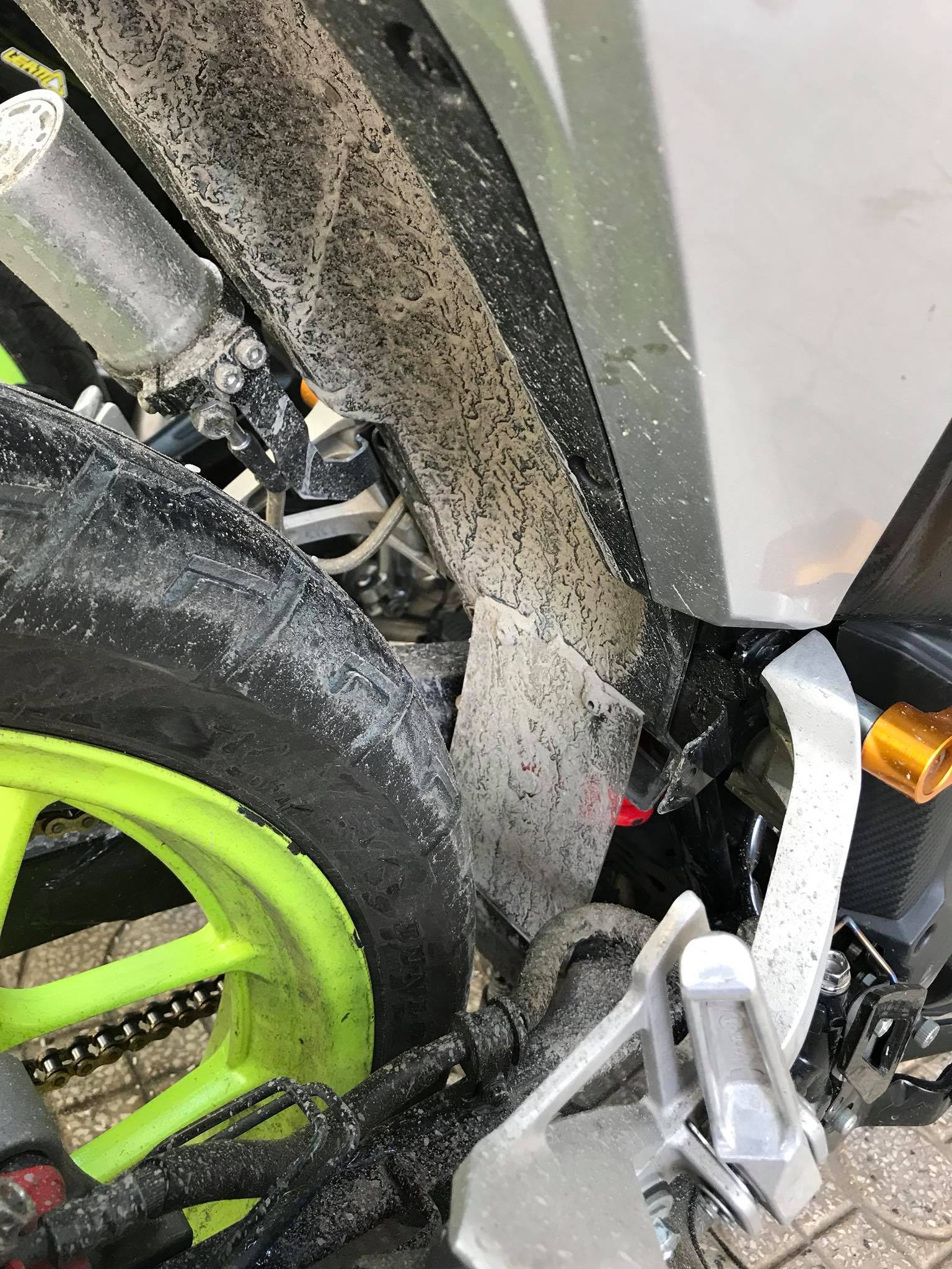 Mica che phuộc sau xe máy Ohlins và King drag