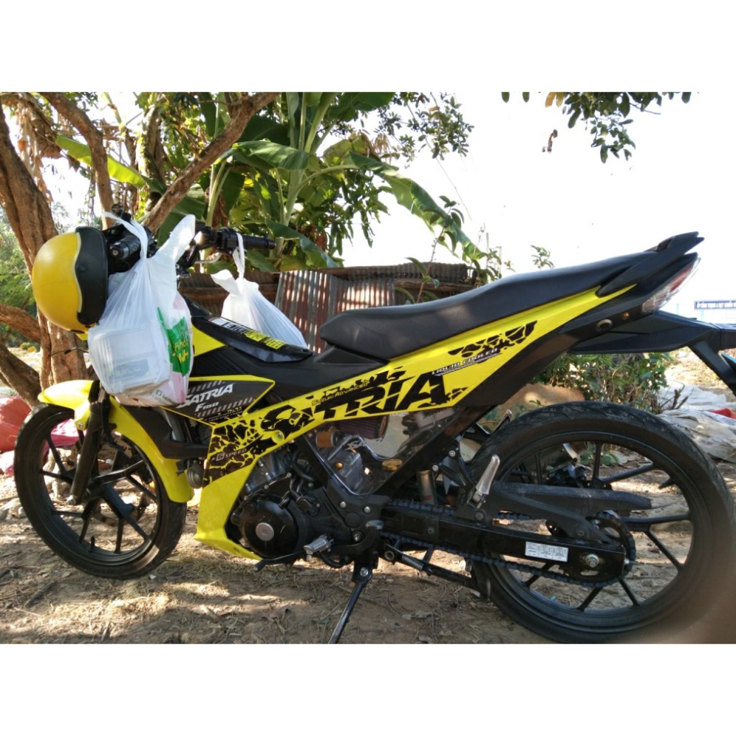 Tem rời suzuki satria báo đốm vàng chữ đen