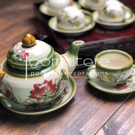Ấm trà Bát Tràng vẽ tay hoa sen dáng chóp (bộ ấm chén trên không kèm khay như hình)