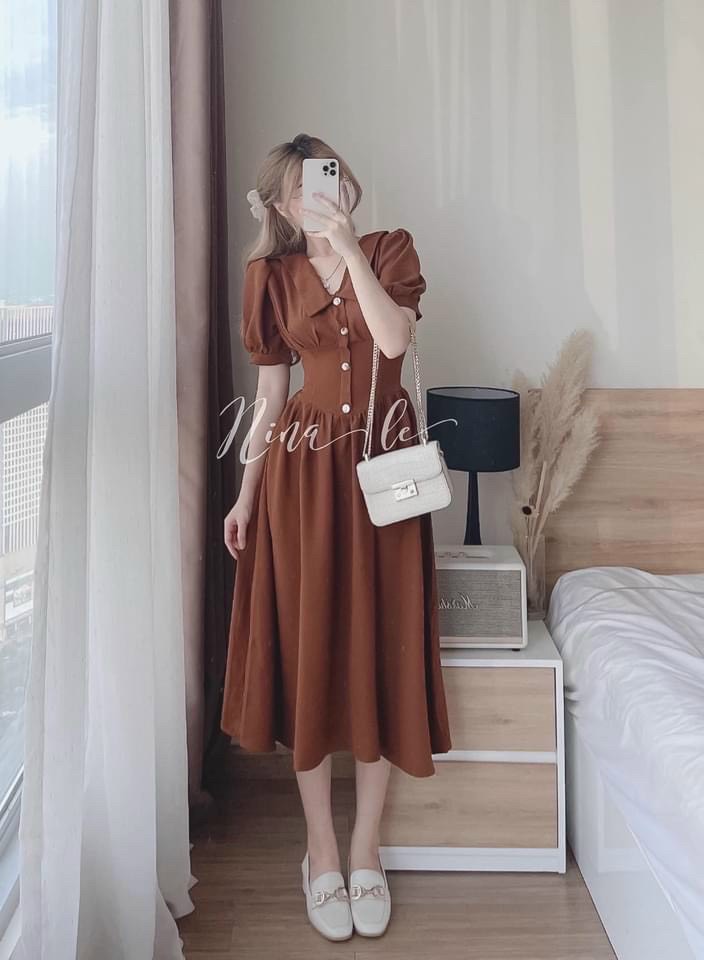 HOÀN TIỀN 15% - ĐẦM VINTAGE CỔ BÈO TAY PHỒNG DÁNG MAXI DÀI CỔ ĐIỂN ĐÍNH NÚT CHẤT VẢI UMI