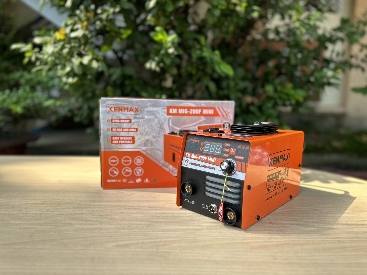 Máy hàn mig 2 chức năng MIG 200F KENMAX ( TẶNG KÈM CUỘN 1 KG, BAO TAY HÀN, 3 BÉC HÀN )