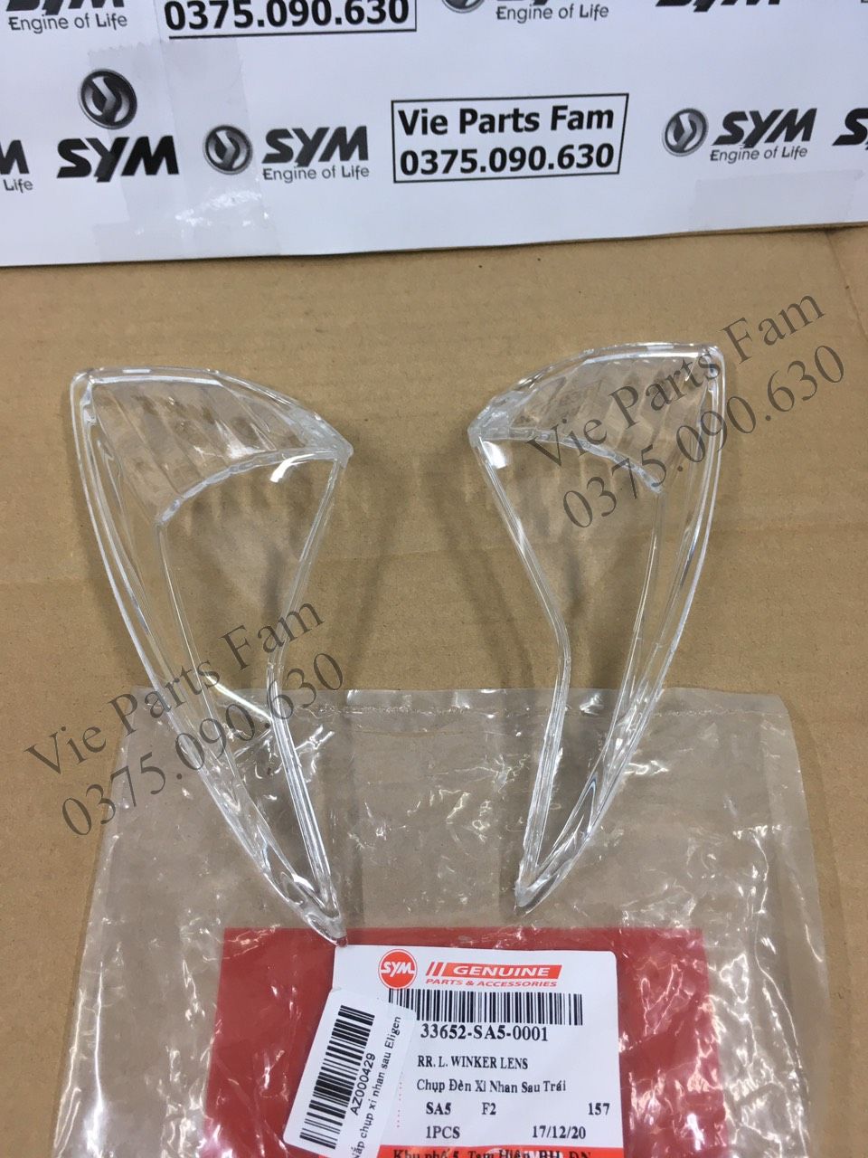 NẮP CHỤP XI NHAN SAU XE ELEGANT SYM, HÀNG DIN SYM MỚI 100%