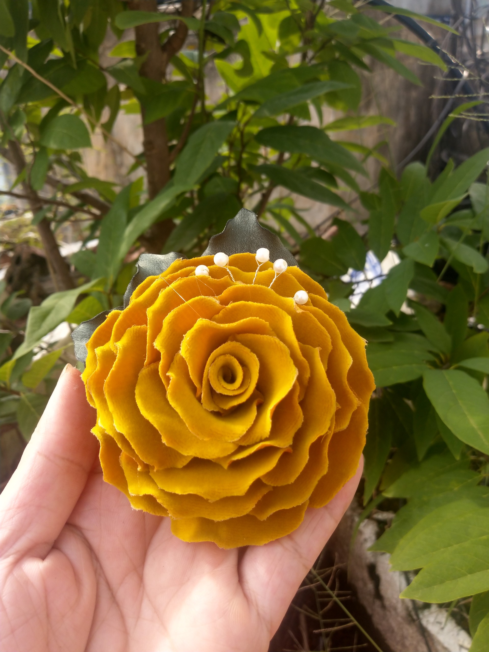 Hoa cài áo hoa hồng nhung handmade cài áo váy cao cấp