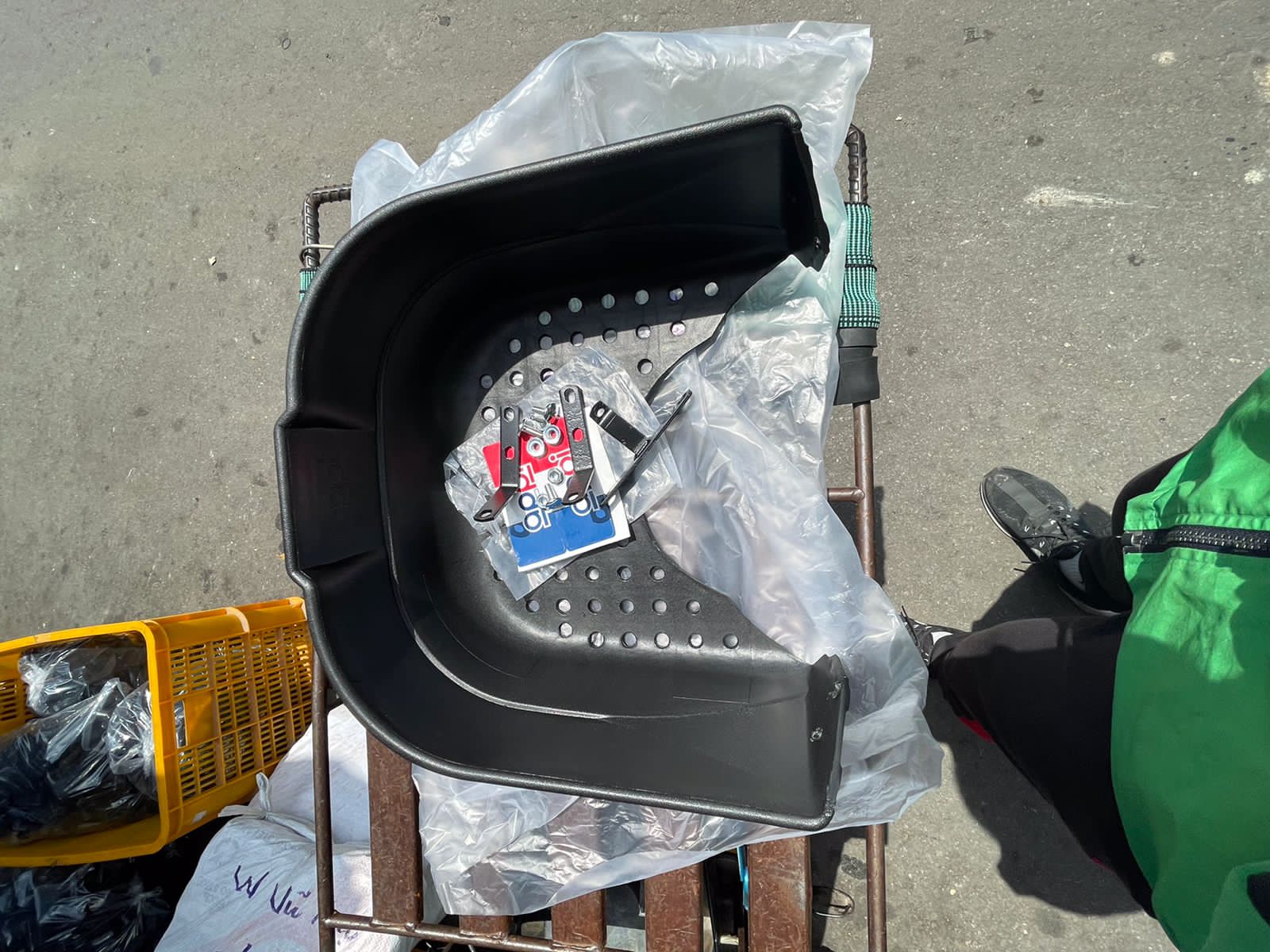 Rổ Appi giữa baga xe Exciter 135-2010.