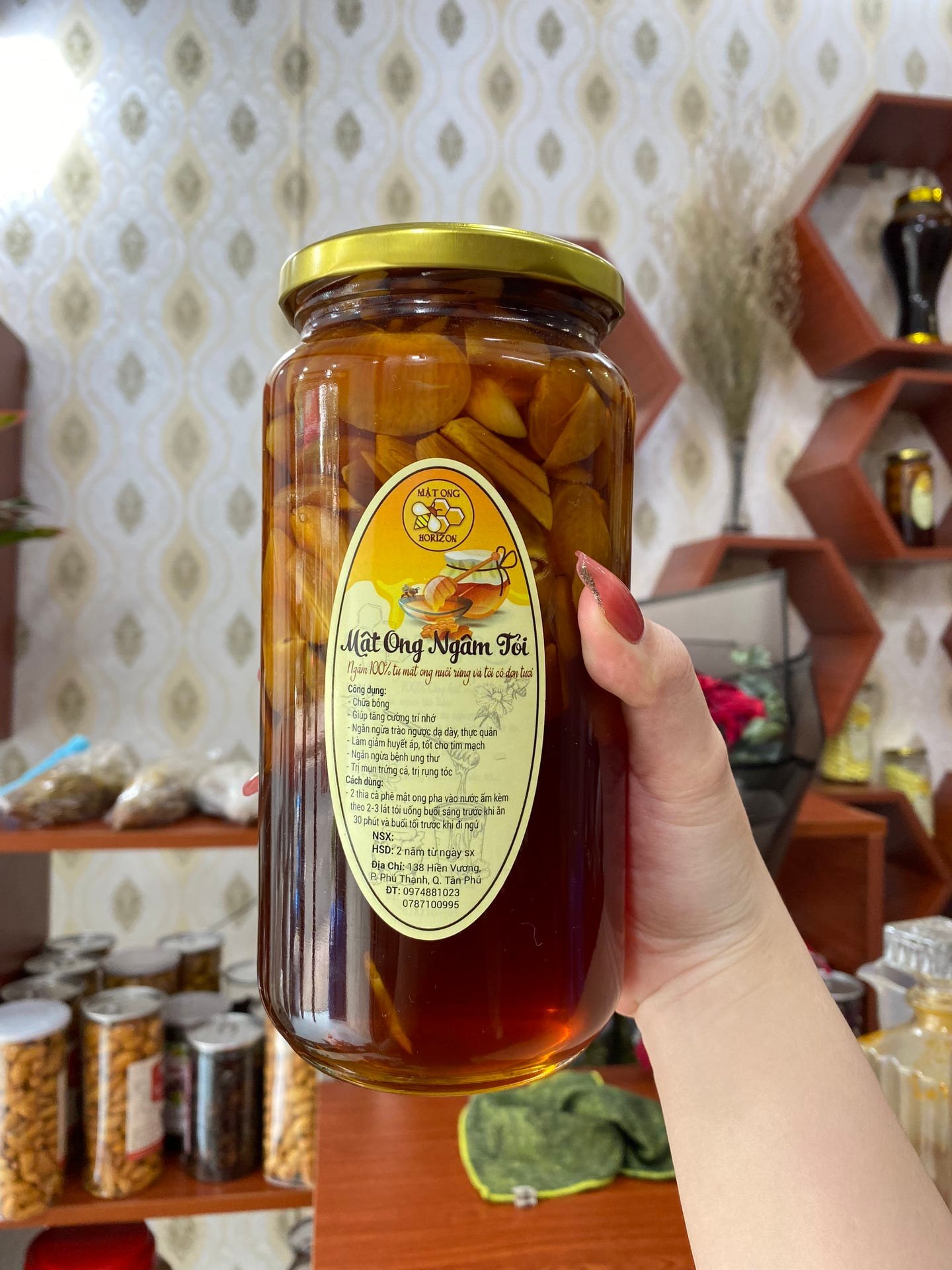 Tỏi cô đơn ngâm mật ong