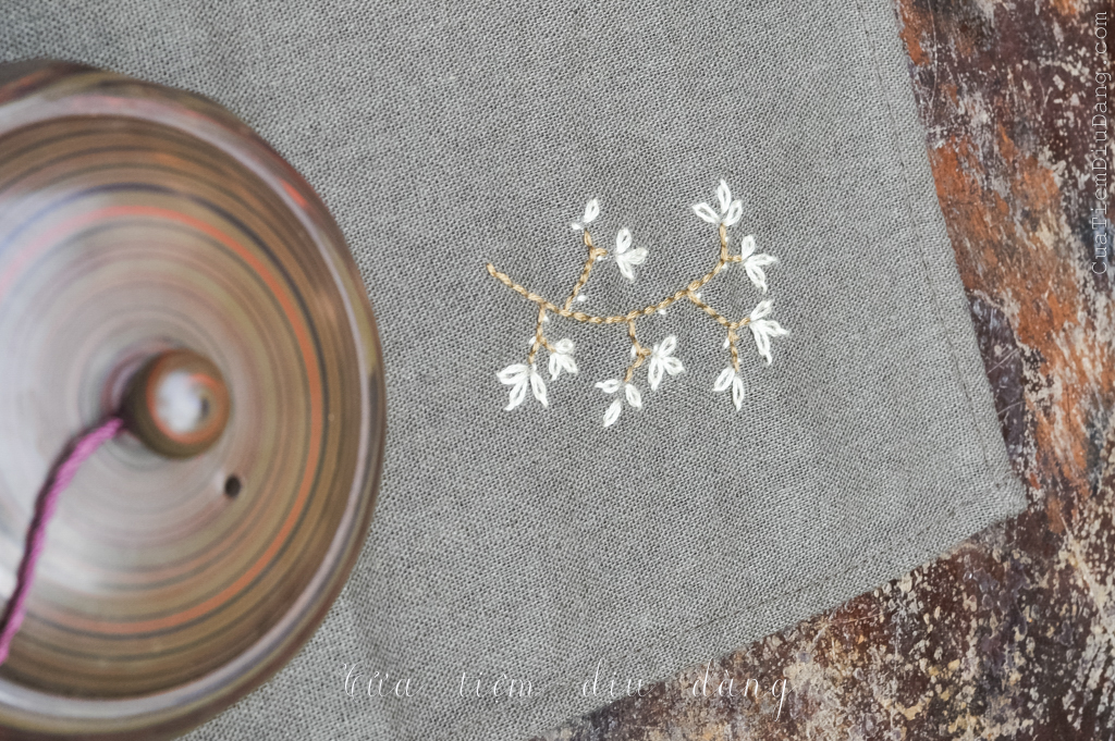 Khăn tay (Khăn mùi xoa) vải linen thêu thủ công - Lá non