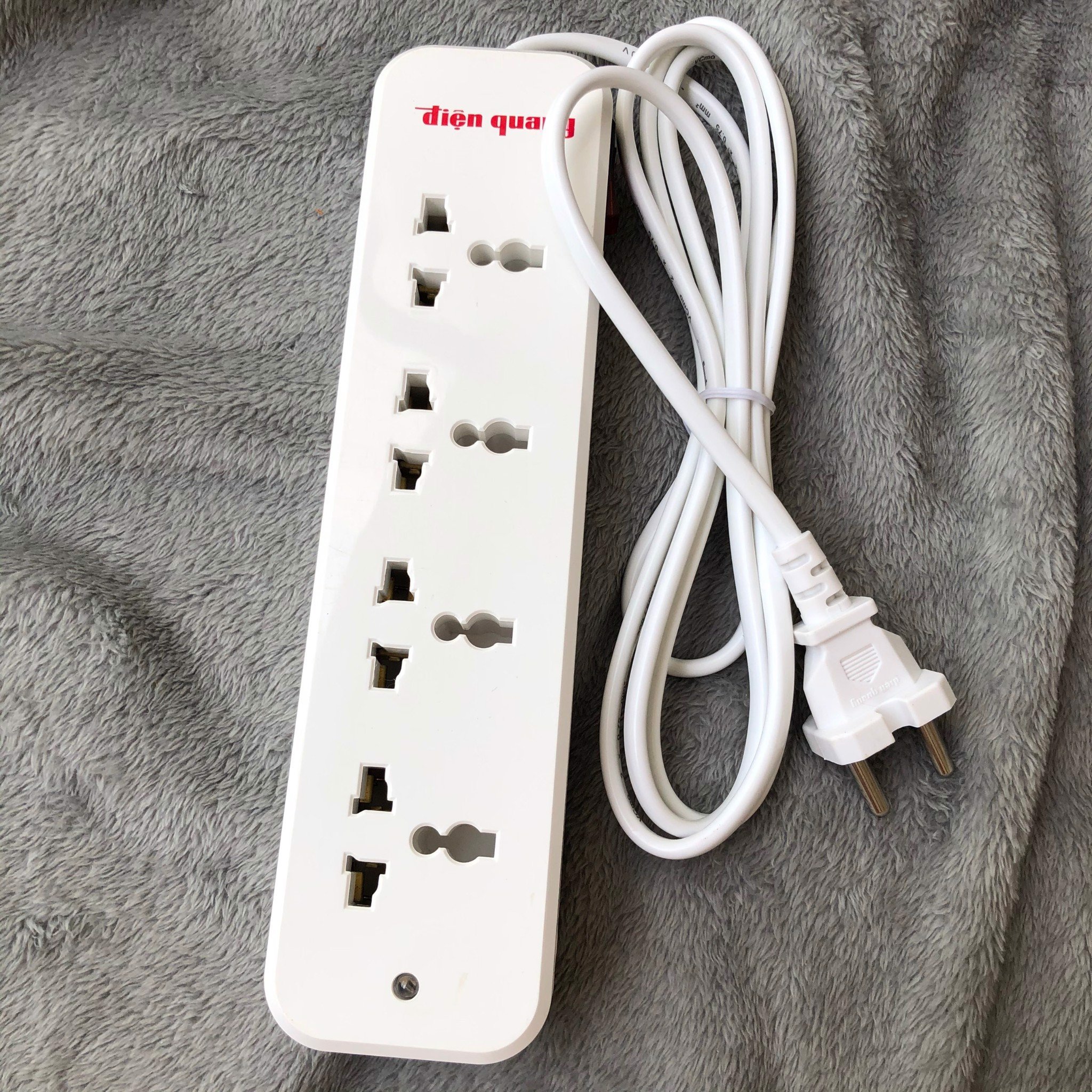 Ổ cắm Điện Quang ĐQ ESK02 ( 4 lỗ 3 chấu )