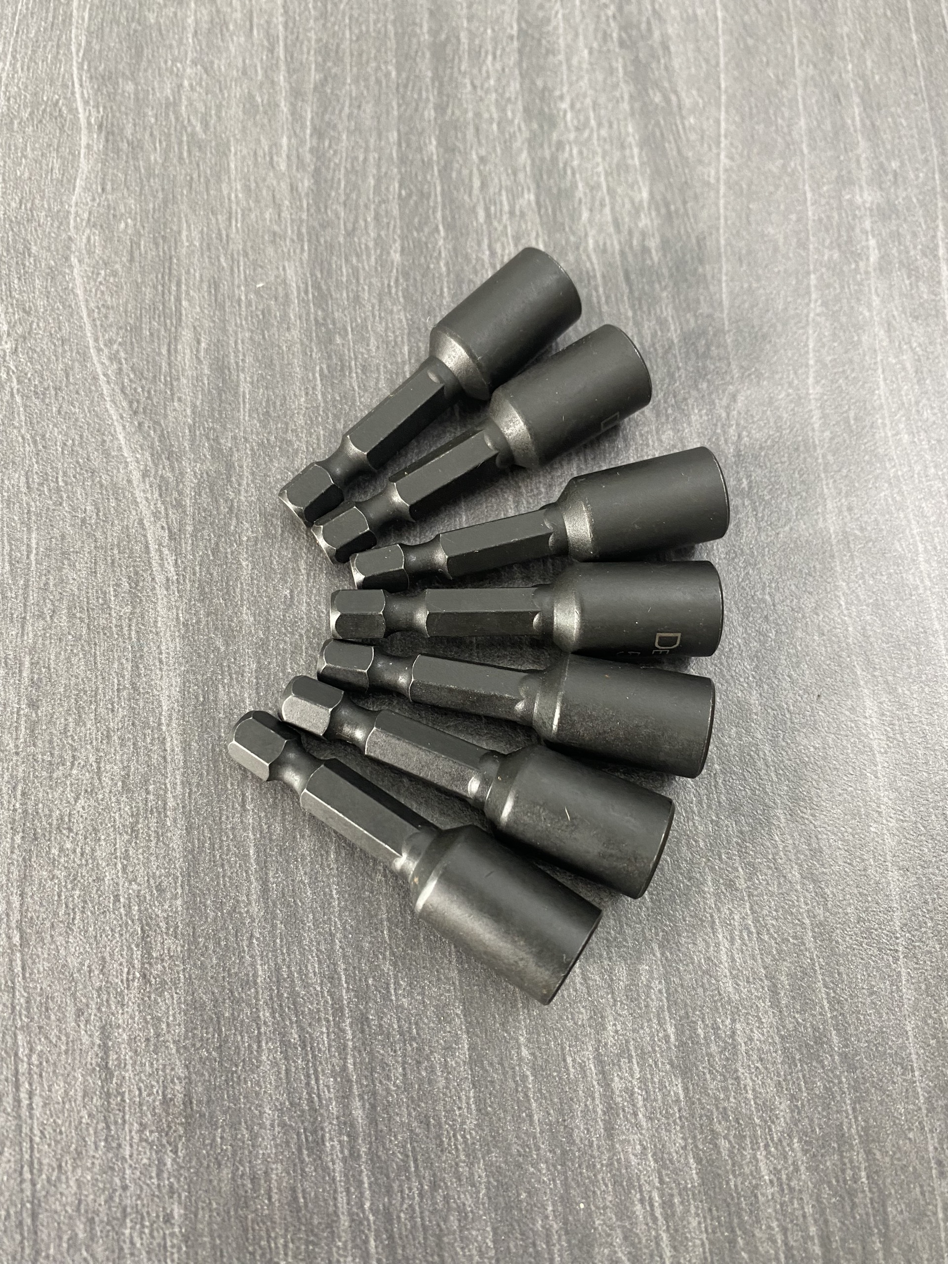 Đầu bắn tôn Dewalt chuẩn ngắn 8mm