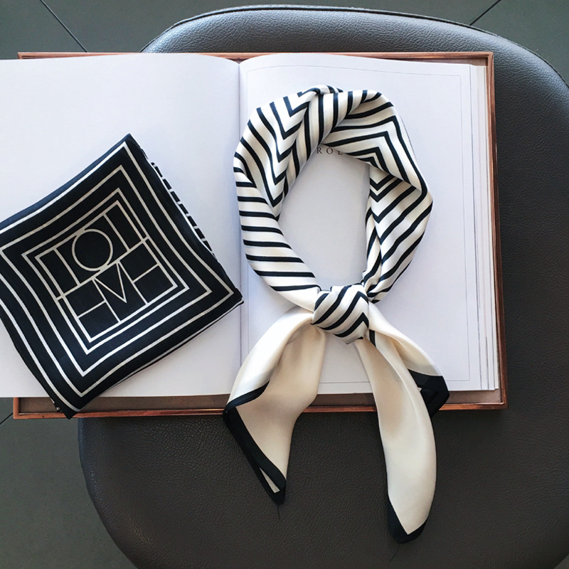 [HCM]Khăn Lụa Vuông Màu Trắng Sọc Đen Viền Đen - Mã KL004