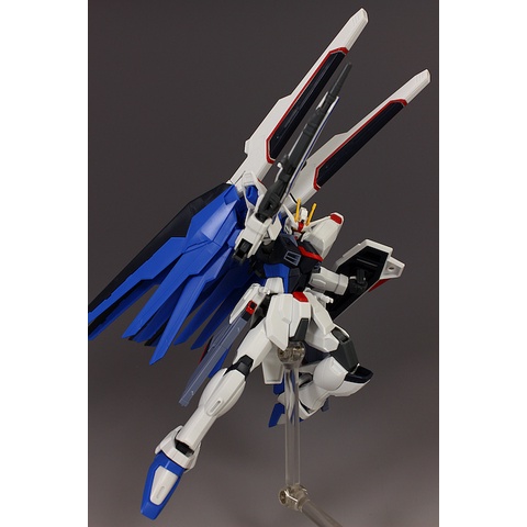 Mô hình lắp ráp HG ZGMF-X10A Freedom (Tặng Base)