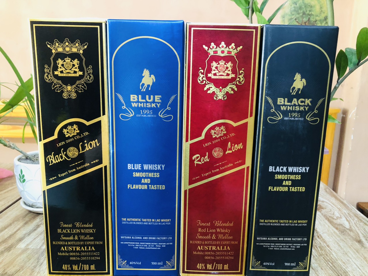 Combo 4 chai (Black, Red Lion và Black, Blue Whisky) 700ml - Nhập từ Lào ( chính hãng)