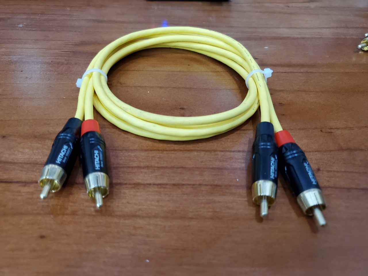 Dây AV Hitachi Nhật Bản Vàng