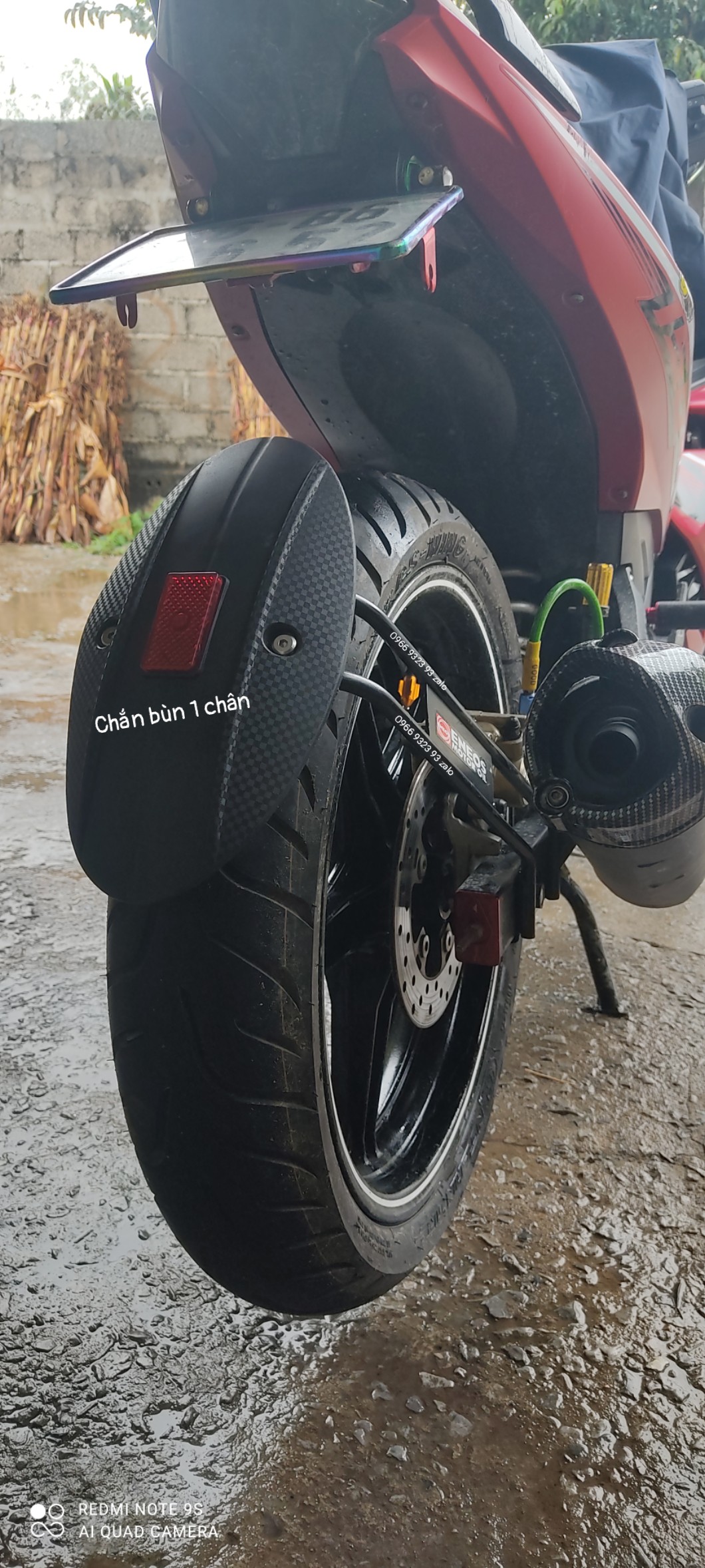 CHẮN BÙN SIÊU NHÂN 1 CHÂN GẮN XE MÁY