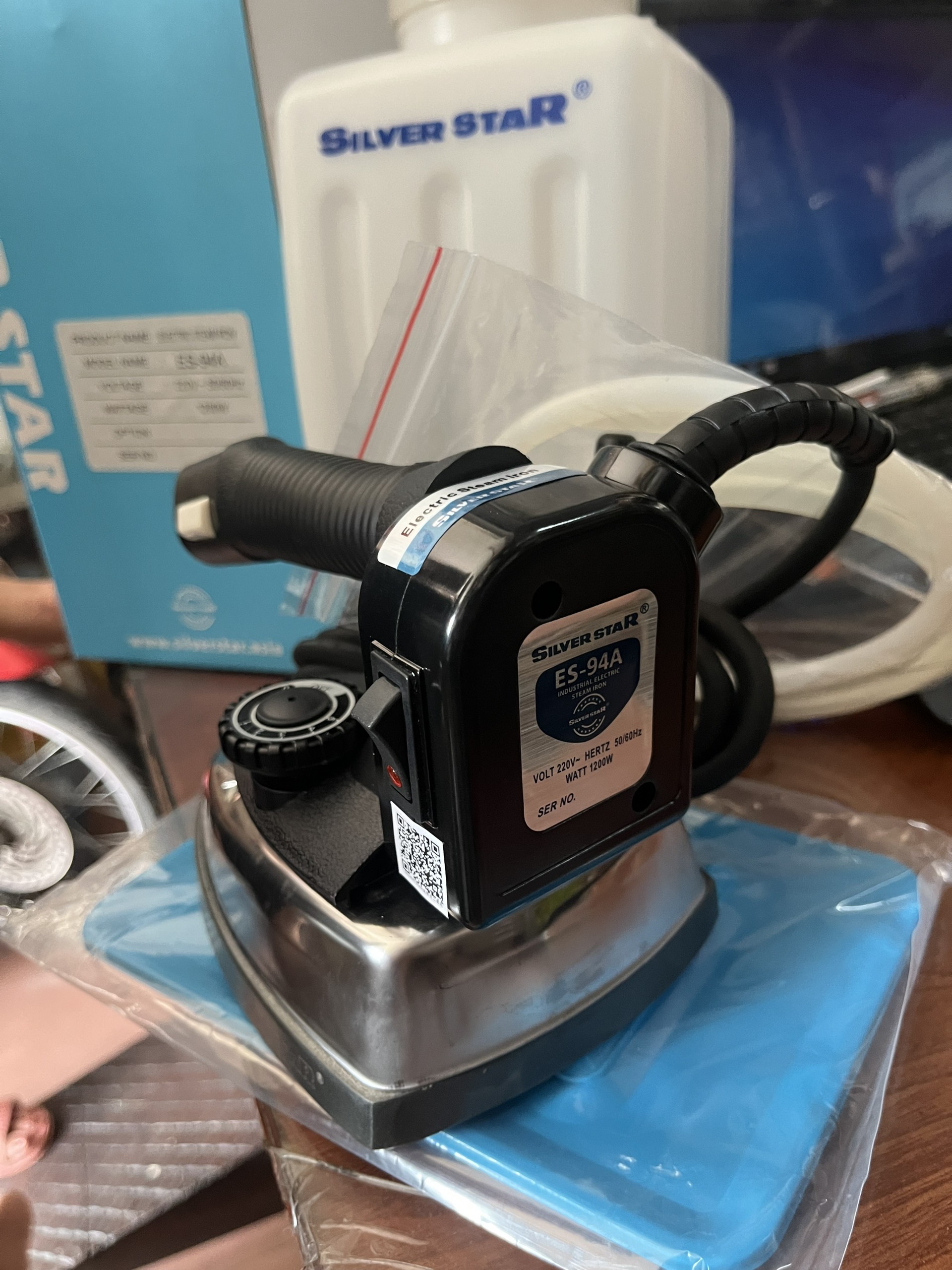 Bàn ủi bình nước treo ES-94A TQ