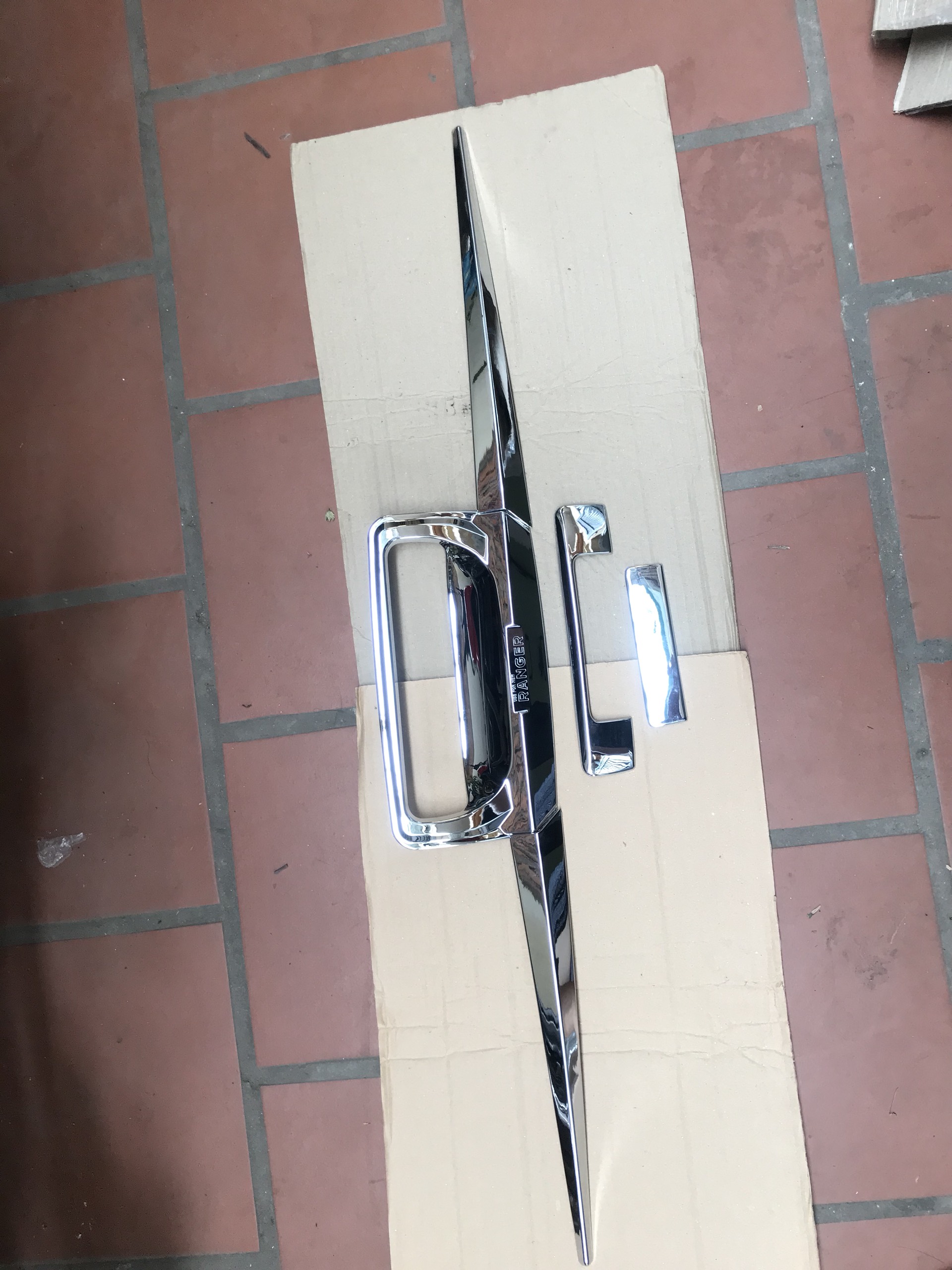 Bộ ốp tay và hõm cốp xe Ford Ranger 2016-2019