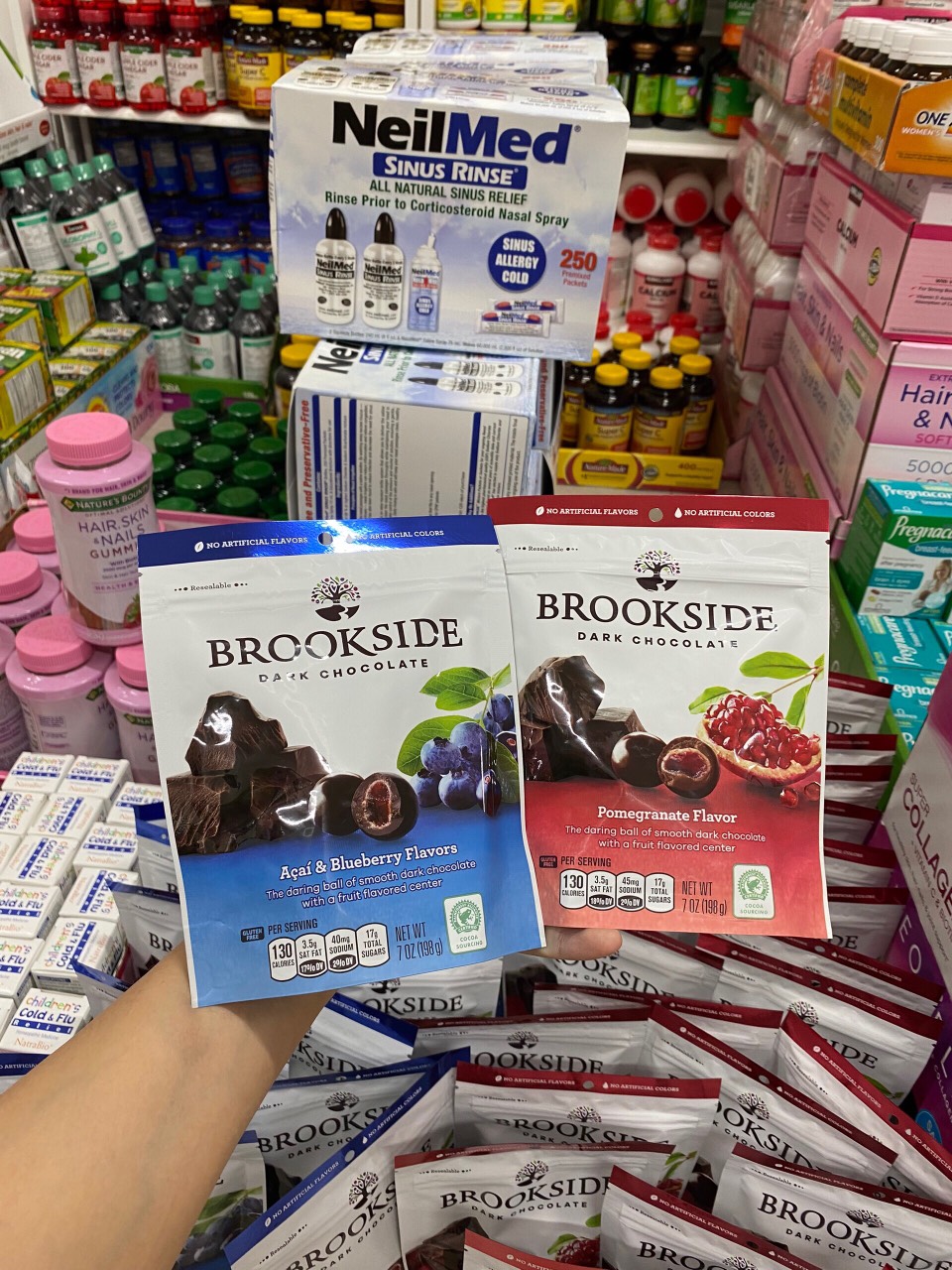 Socola đắng nhân trái cây Brookside của Mỹ.