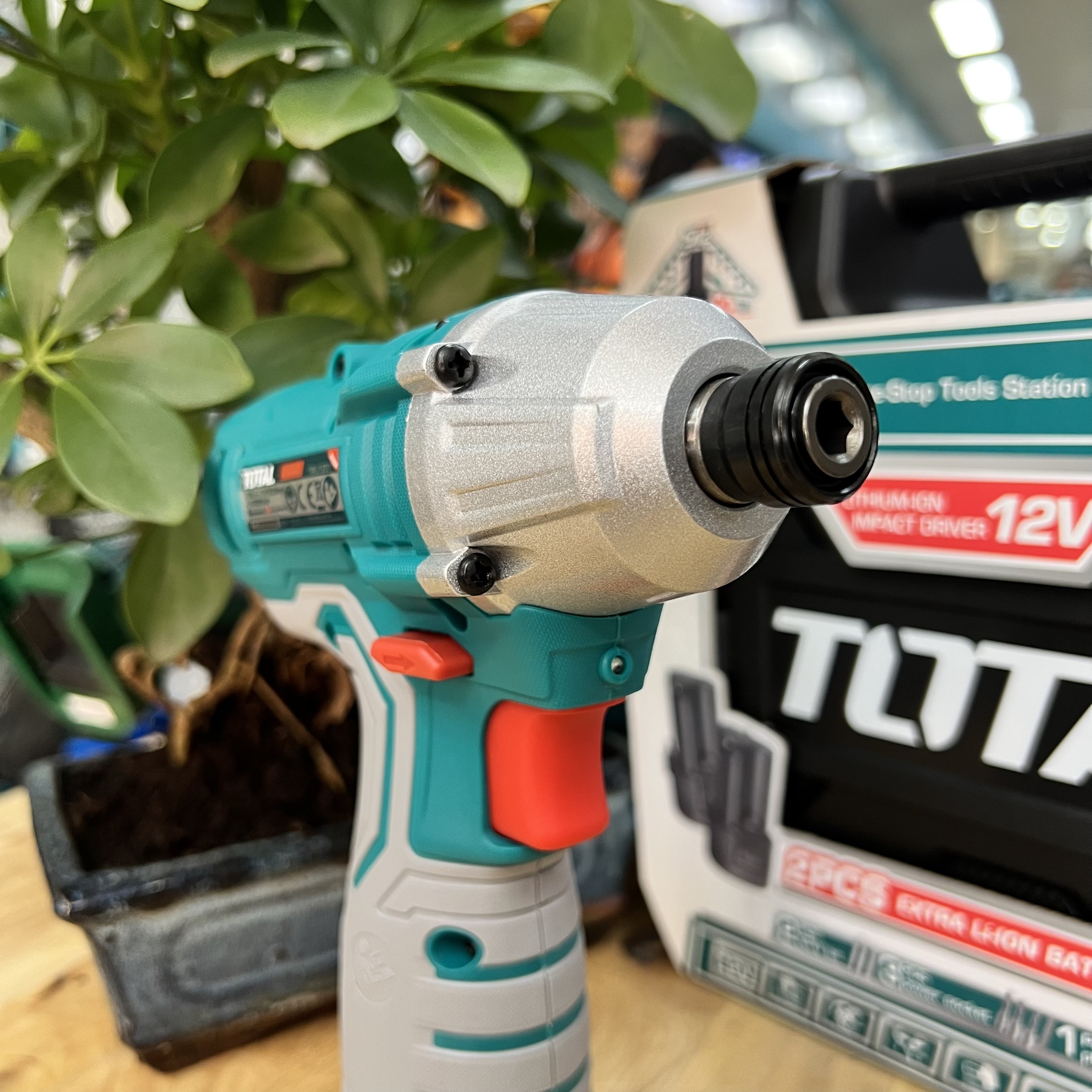 Máy siết vít dùng pin Lithium 12V Total TIRLI1201