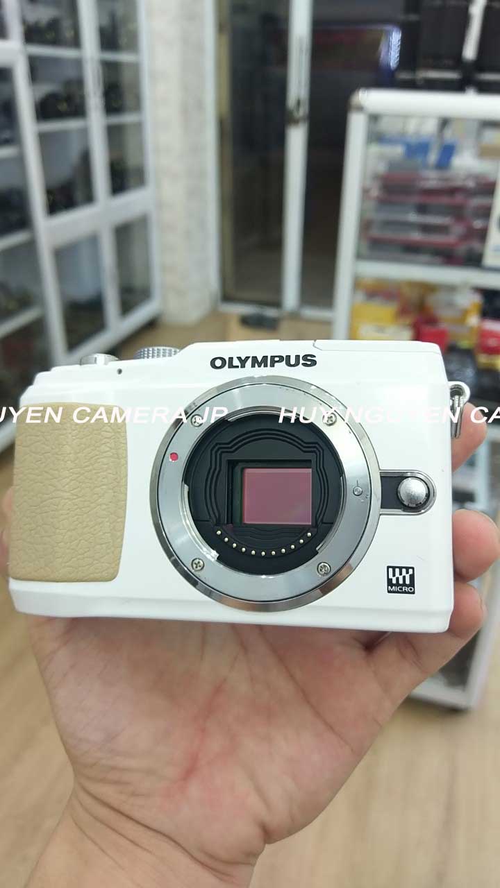 MÁY ẢNH OLYMPUS EPL2 . chỉ Thân máy.