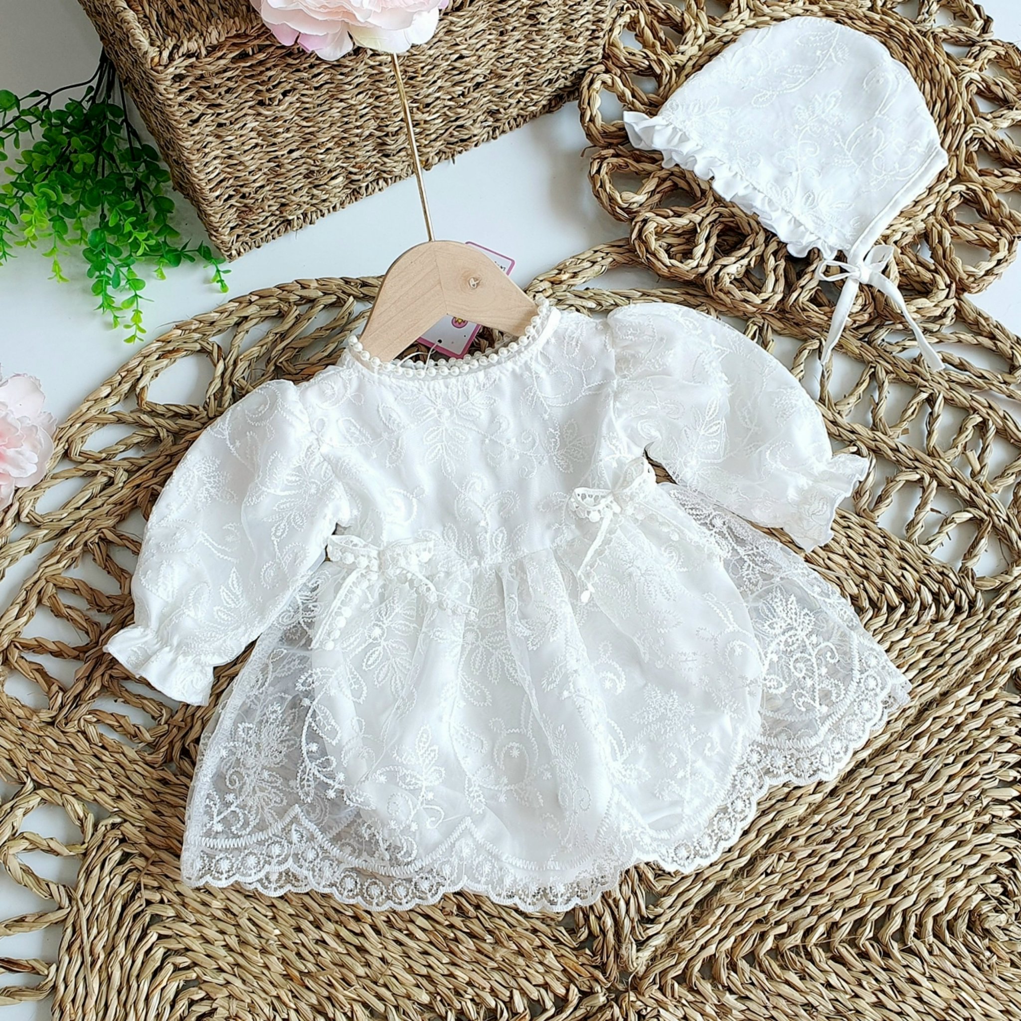 Đầm body lồng váy ren trắng sứ dài tay chân ren siêu xinh cho bé từ sơ sinh đến 12kg