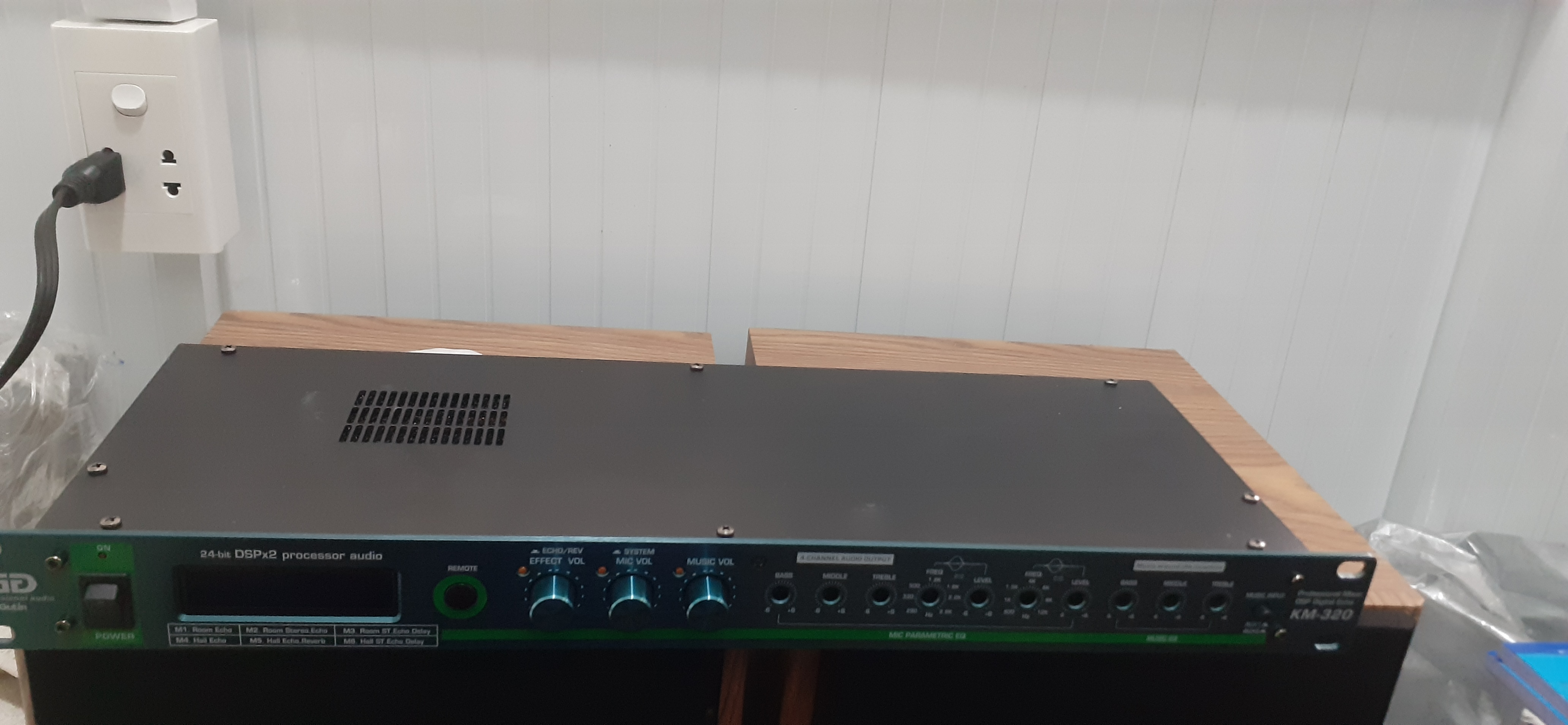 Vang cơ lai số Gutin KM320