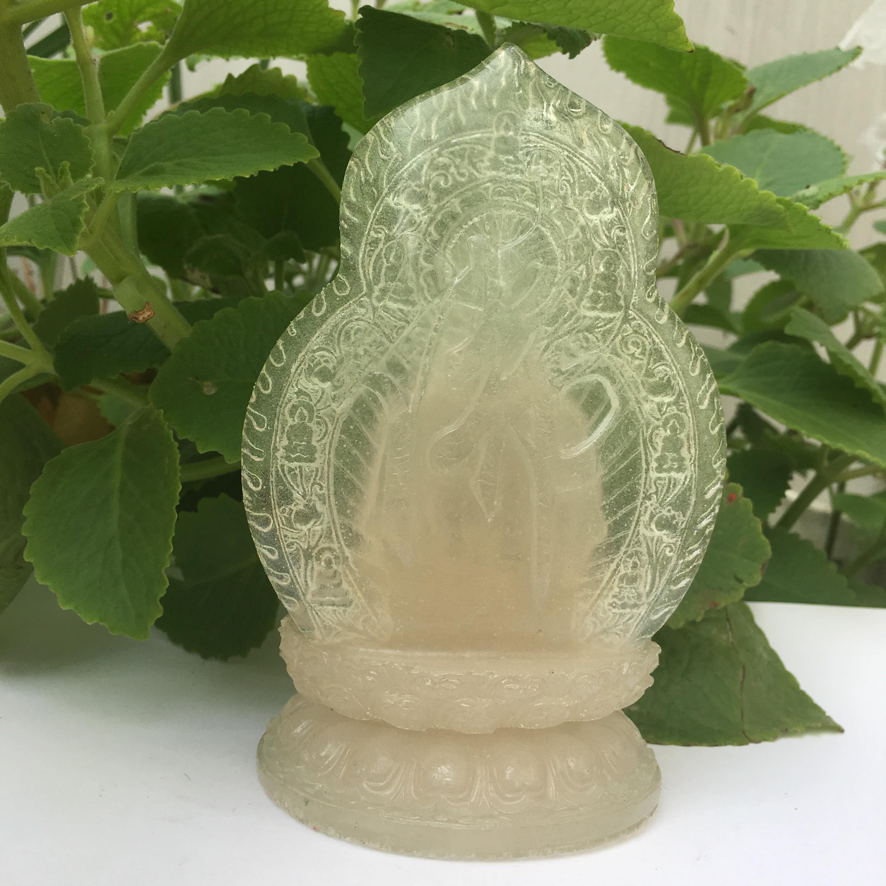 Tượng Quan Âm có dạ quang trong tối