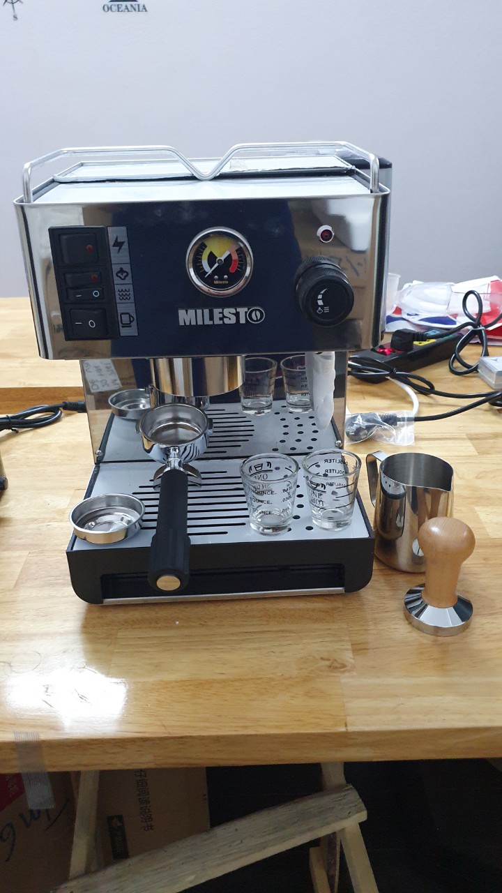 Máy pha cà phê Milesto EM18