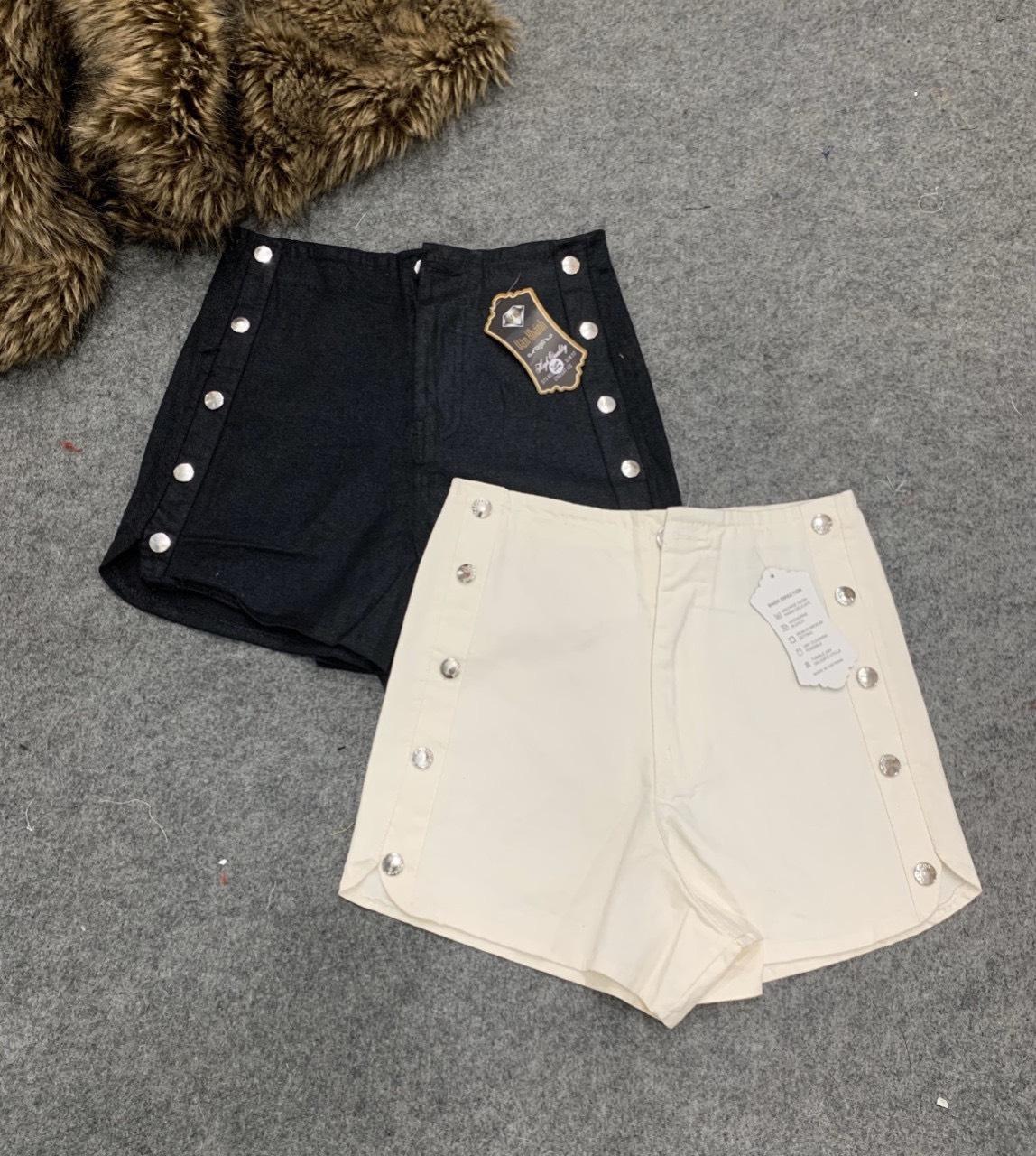 Quần short kaki phối nút 2 bên cực cá tính sang chảnh