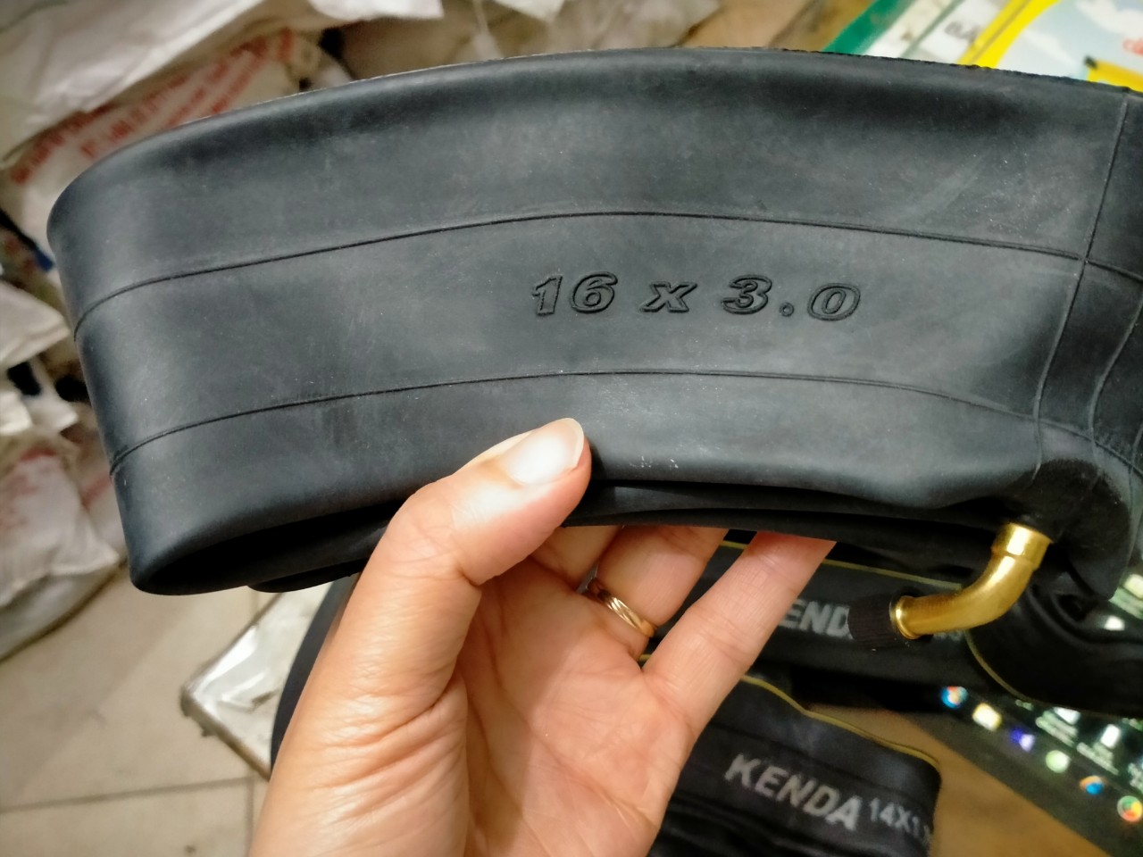 RUỘT, SĂM XE ĐẠP ĐIỆN 16x3.0 VAN CONG KENDA