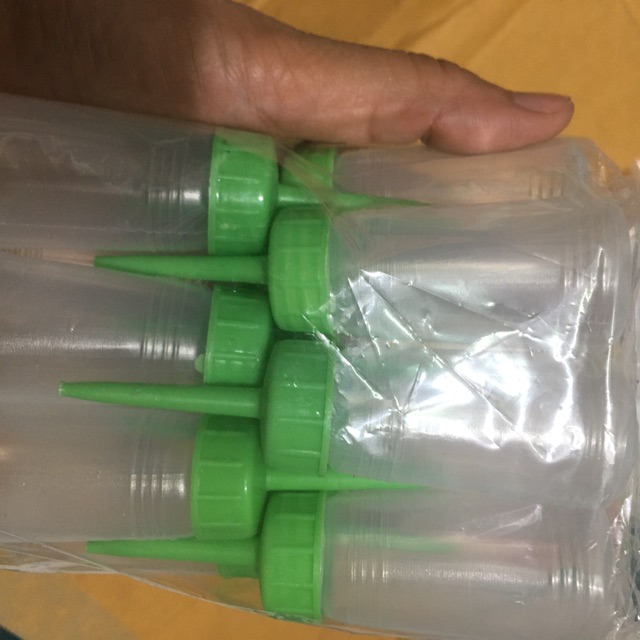Dầu máy khâu ( 2 chai loại 0,5lít ) , kèm 1 vịt dầu bé
