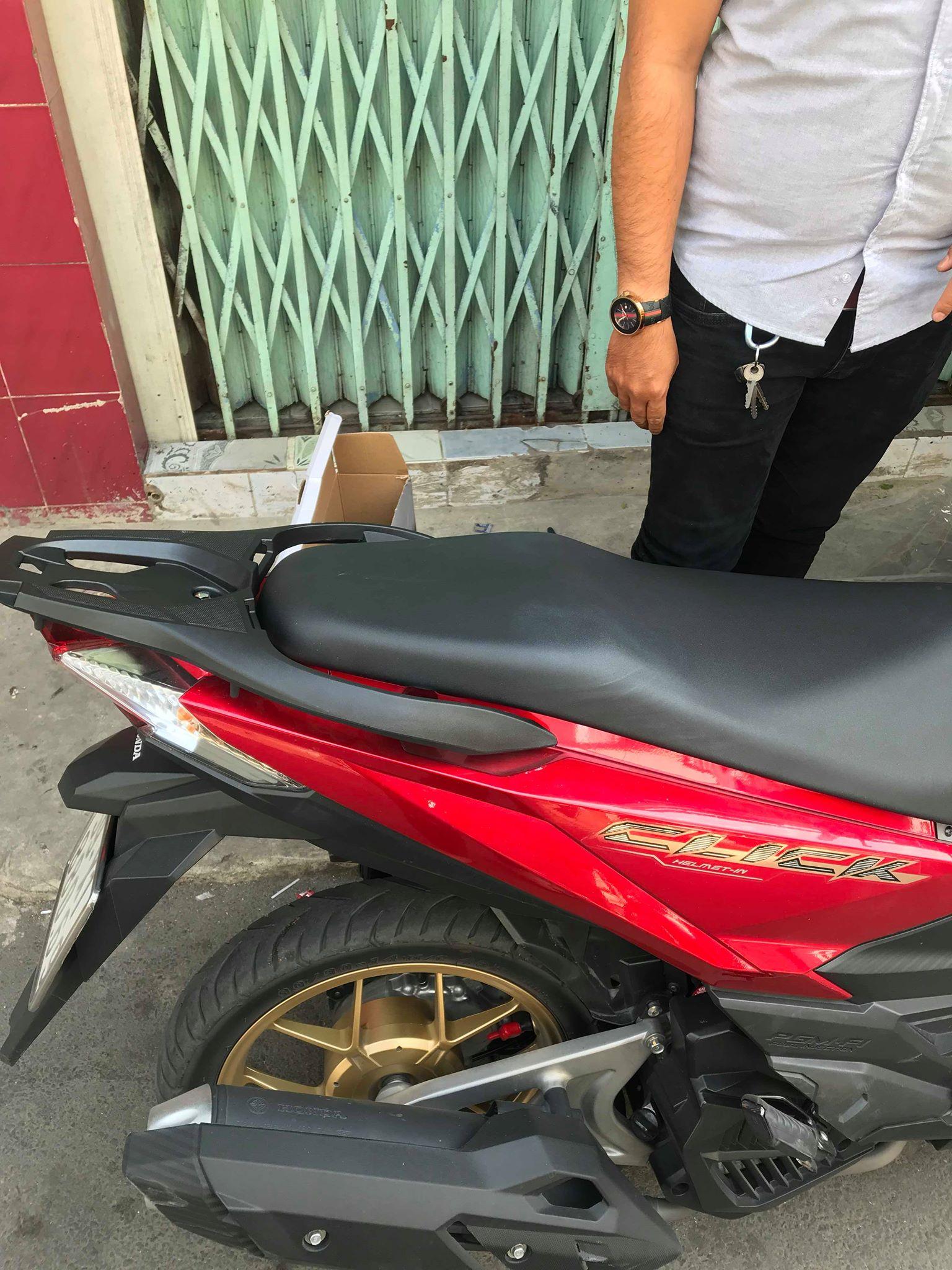 Cảng sau vario