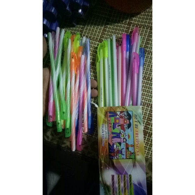 10 cây bút bi nến dài