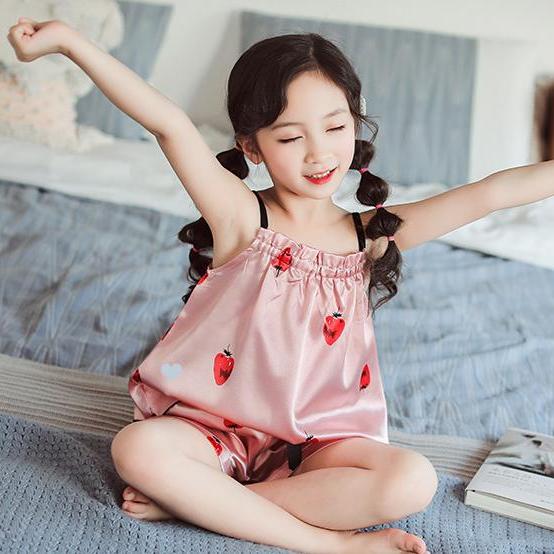 Đồ bộ bé gái hình dâu tây siêu dễ thương