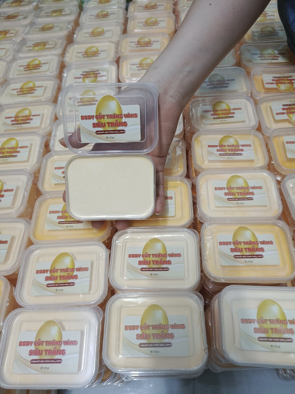 Kem body cốt trứng siêu trắng 100gr