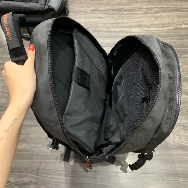 Balo Superdry tiện ích chống nước